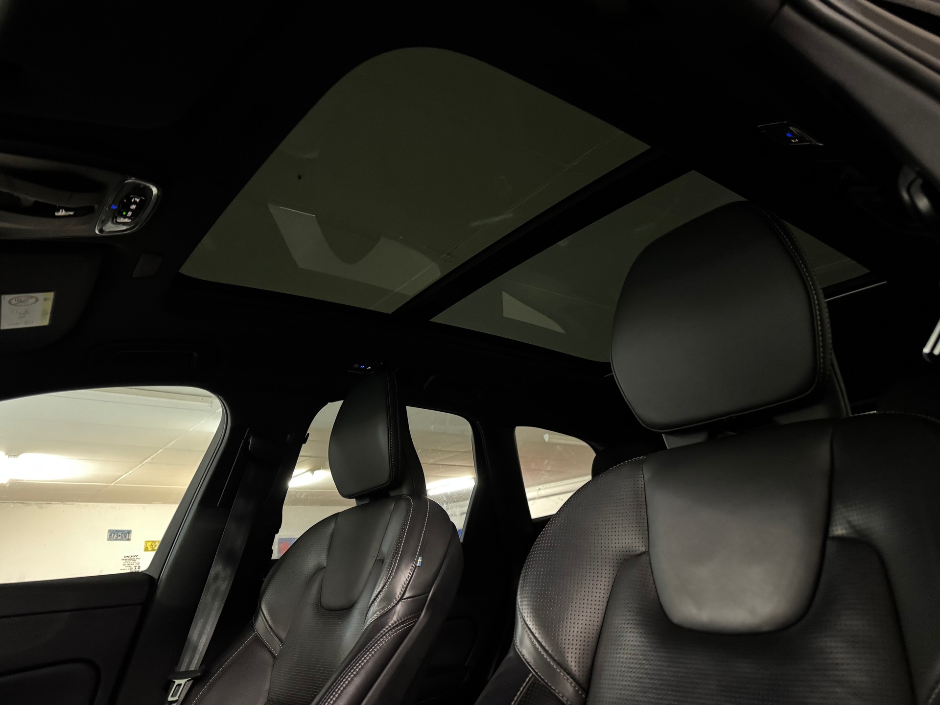 VOLVO XC60 B4 Diesel Mild Hybrid AWD R-Design Geartronic CH-Fahrzeug, 1-Hand-image-13