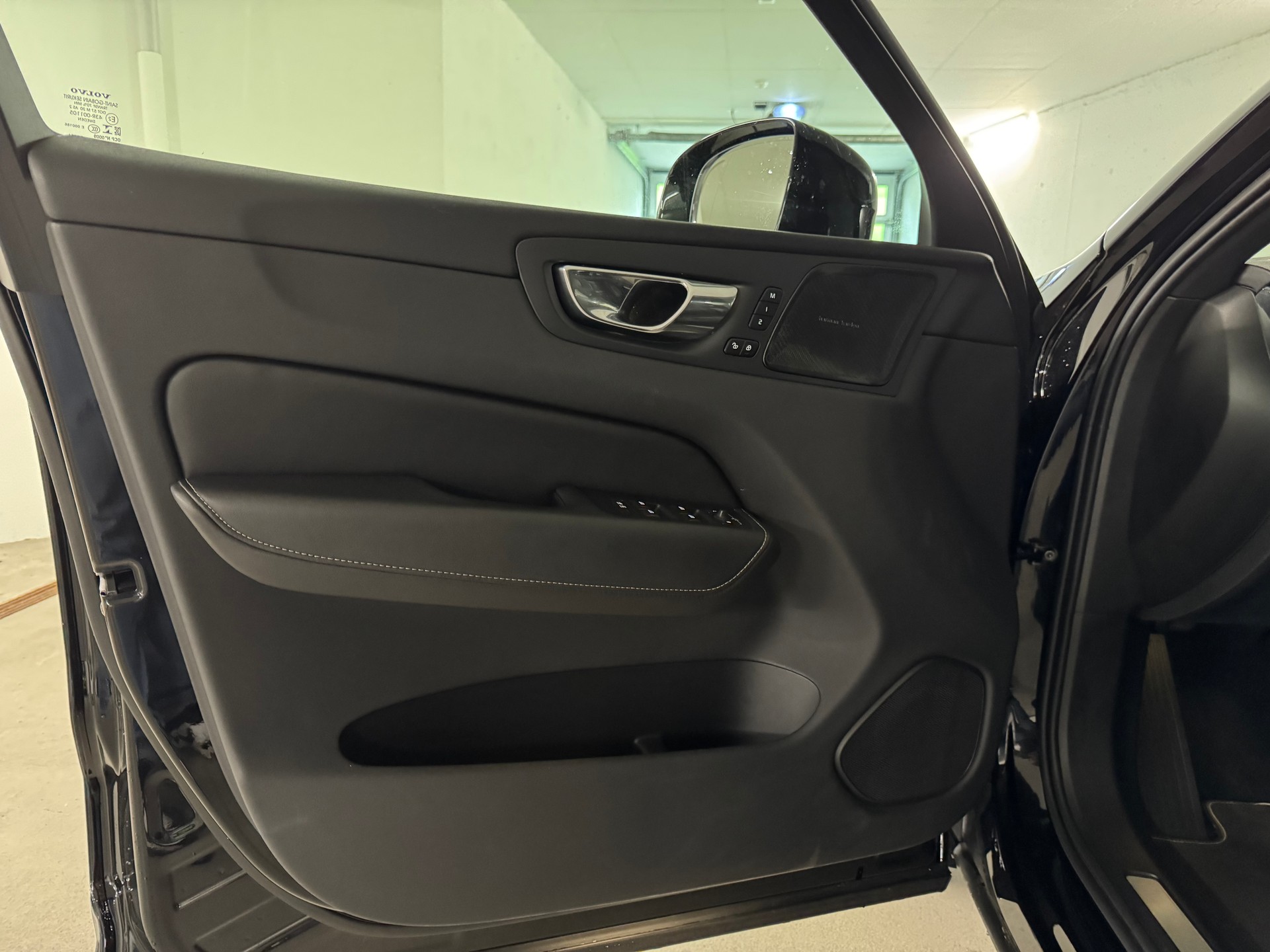 VOLVO XC60 B4 Diesel Mild Hybrid AWD R-Design Geartronic CH-Fahrzeug, 1-Hand-image-15