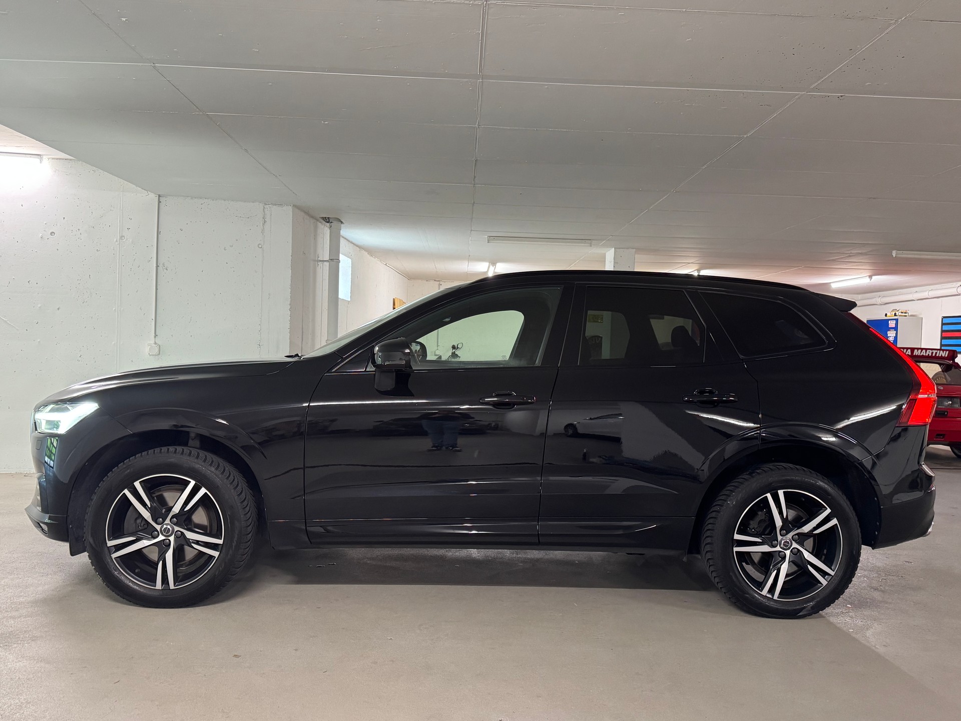 VOLVO XC60 B4 Diesel Mild Hybrid AWD R-Design Geartronic CH-Fahrzeug, 1-Hand-image-2
