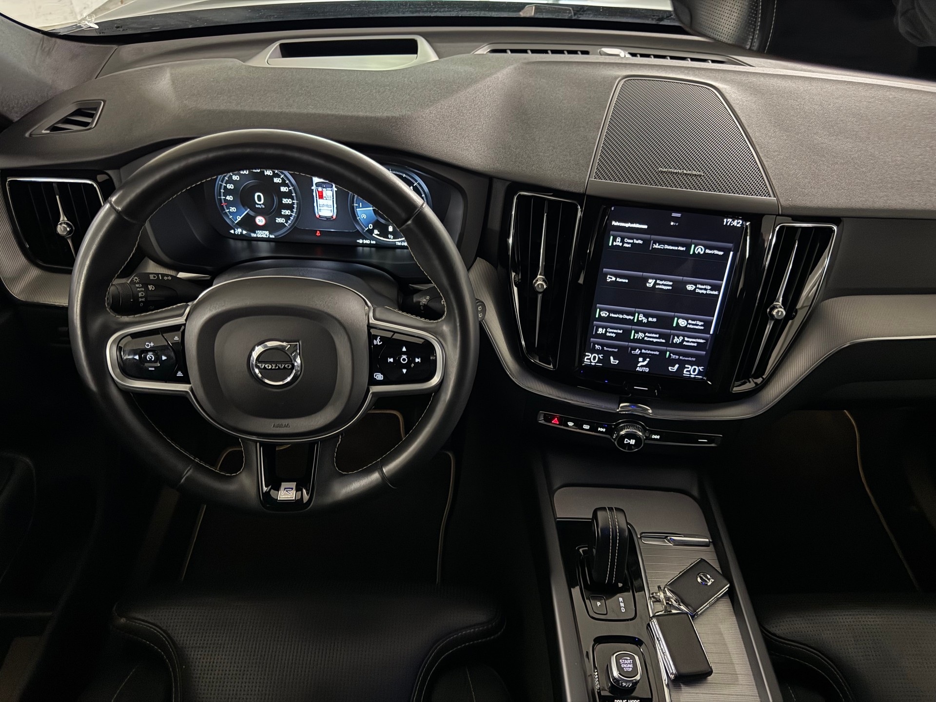 VOLVO XC60 B4 Diesel Mild Hybrid AWD R-Design Geartronic CH-Fahrzeug, 1-Hand-image-10