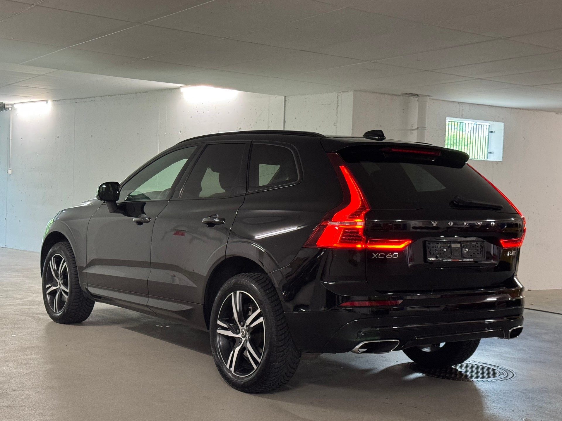 VOLVO XC60 B4 Diesel Mild Hybrid AWD R-Design Geartronic CH-Fahrzeug, 1-Hand-image-3
