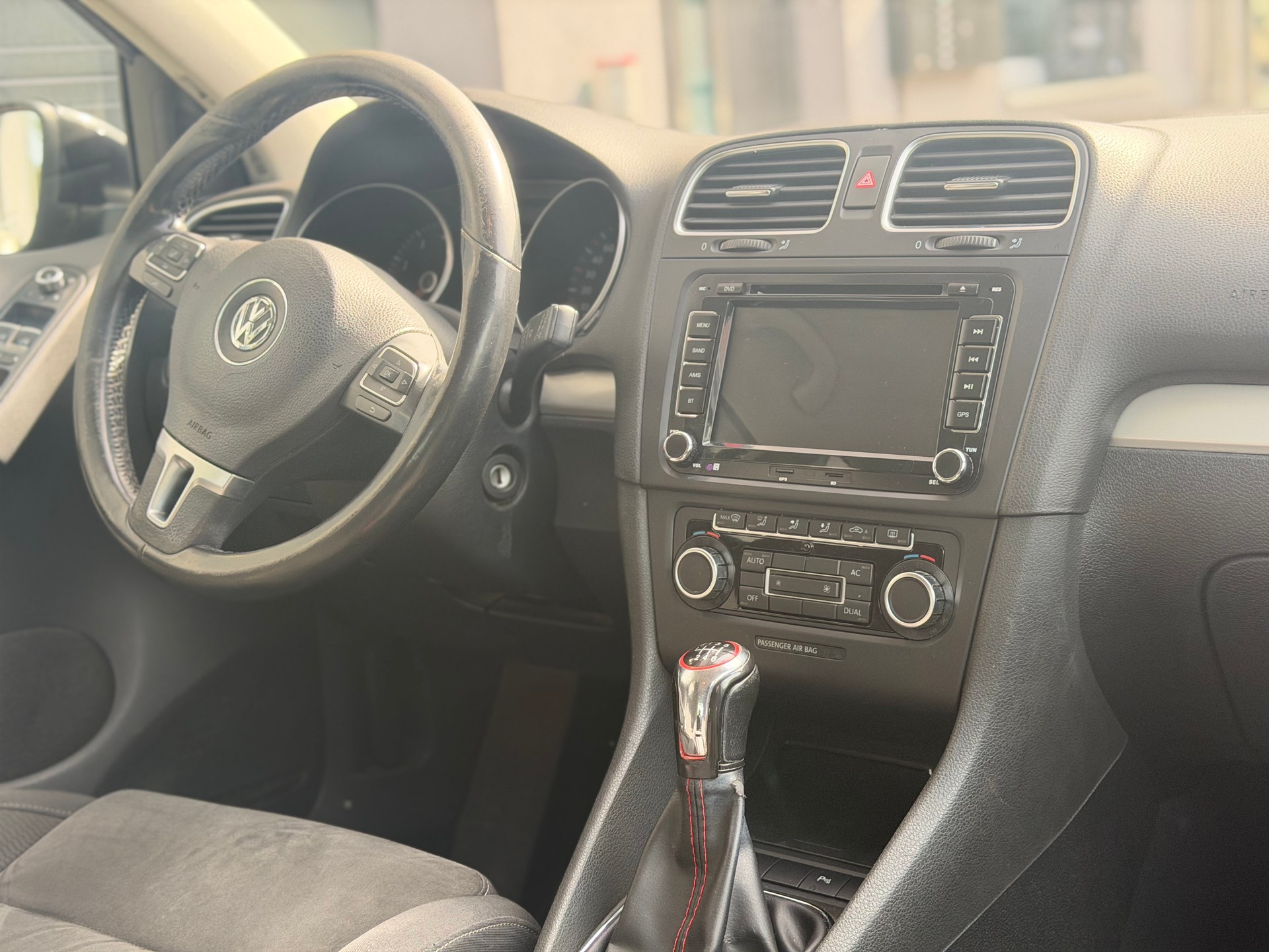 VW Golf 1.4 TSI Highline-image-10