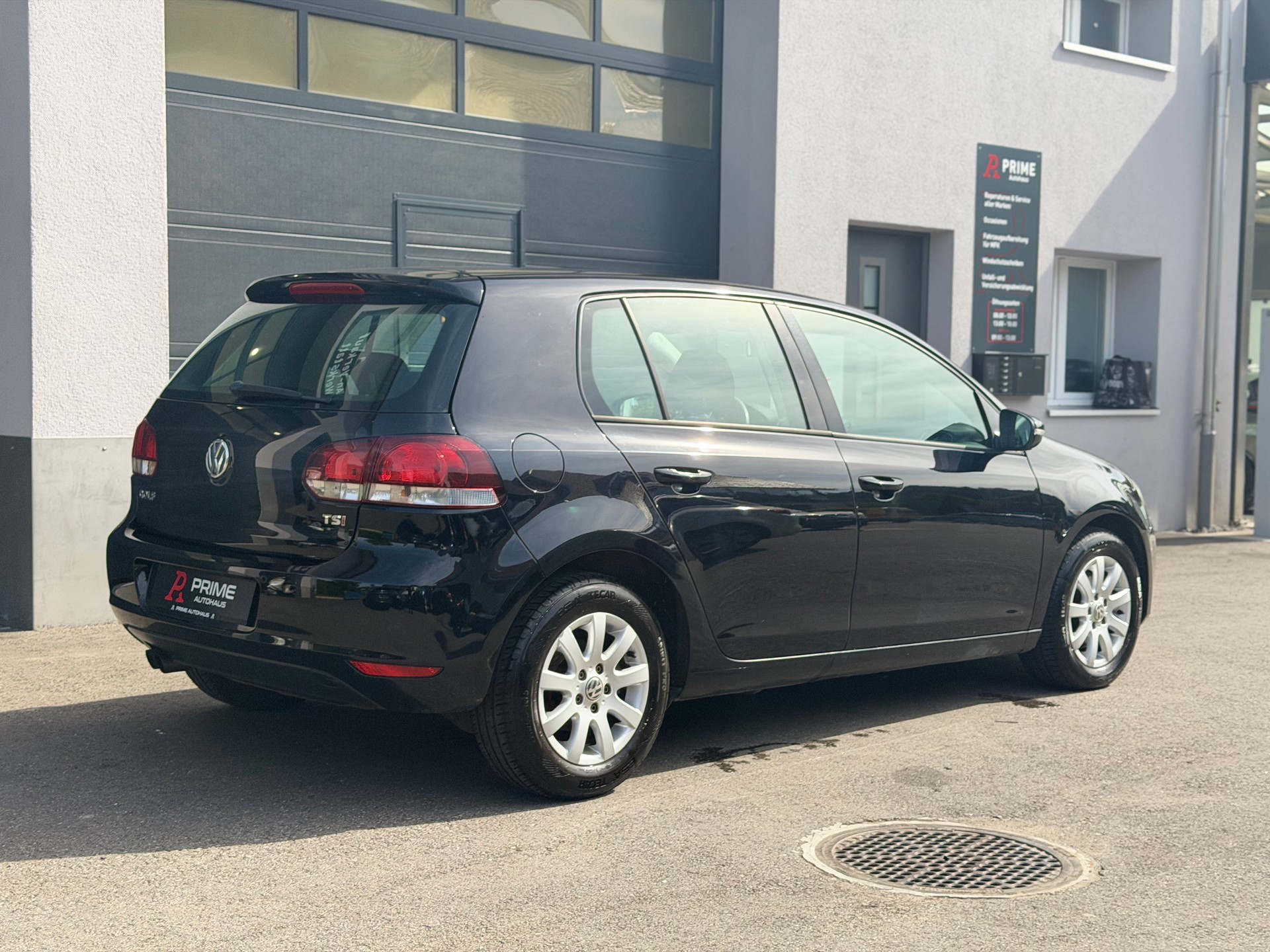 VW Golf 1.4 TSI Highline-showroom-element-1