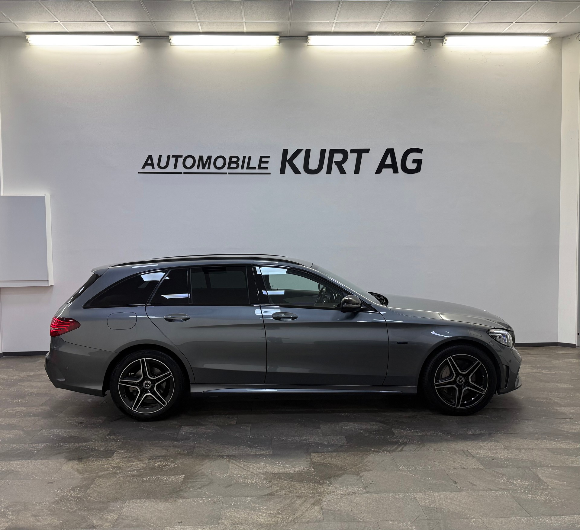 MERCEDES-BENZ C 300 e T-Modell AMG Line 9G-Tronic-image-9