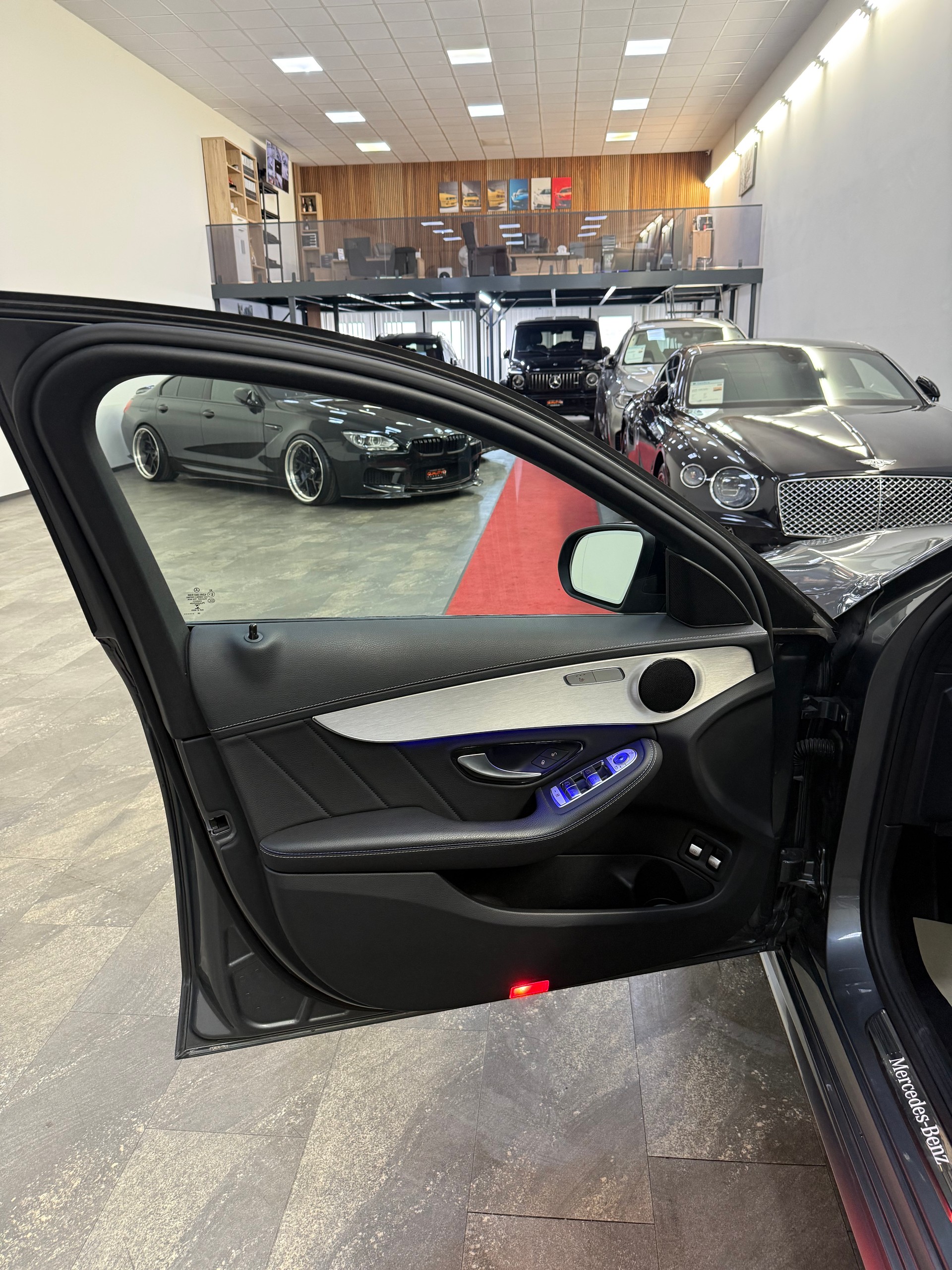 MERCEDES-BENZ C 300 e T-Modell AMG Line 9G-Tronic-image-12