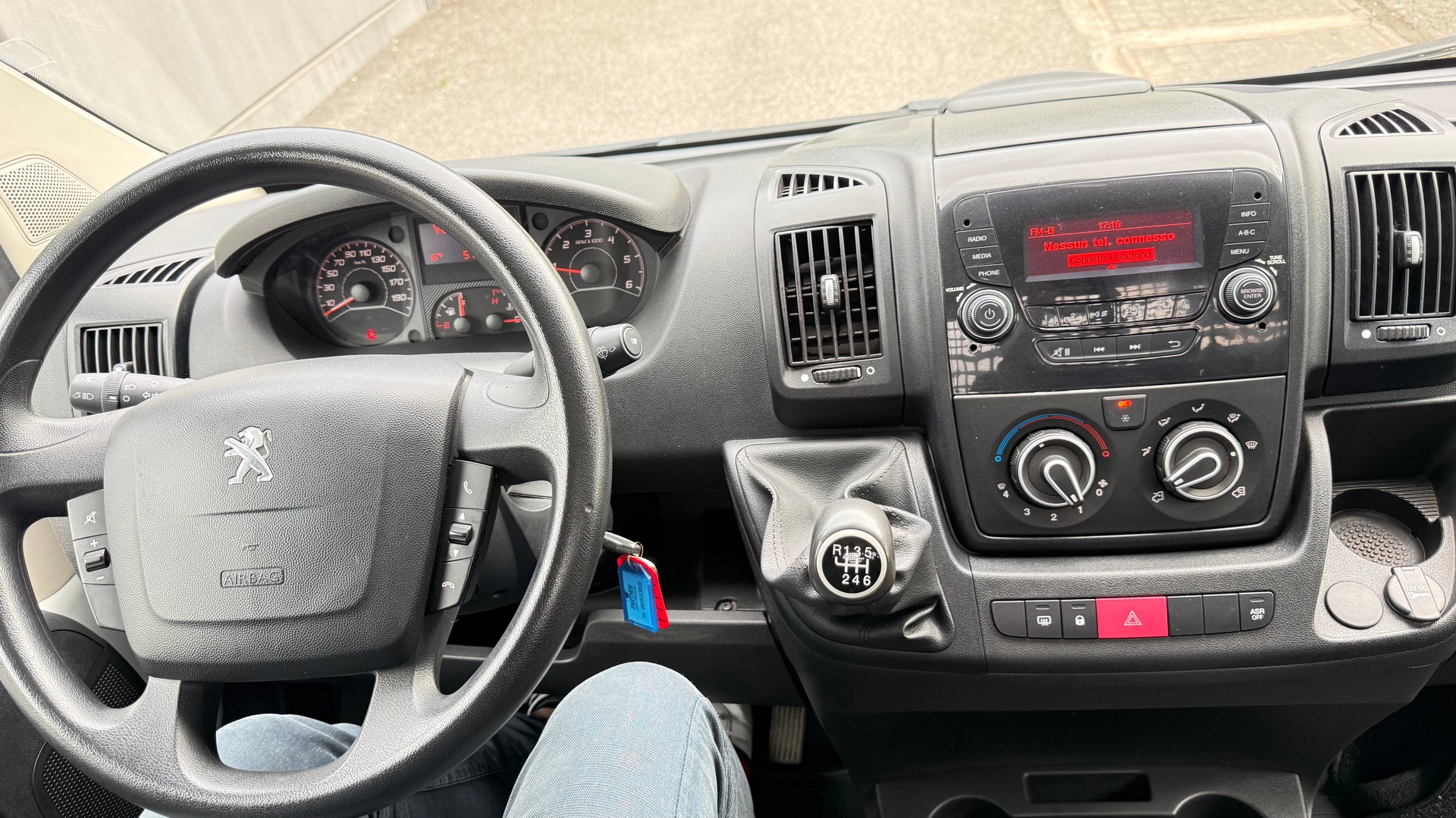 PEUGEOT BOXER-image-9