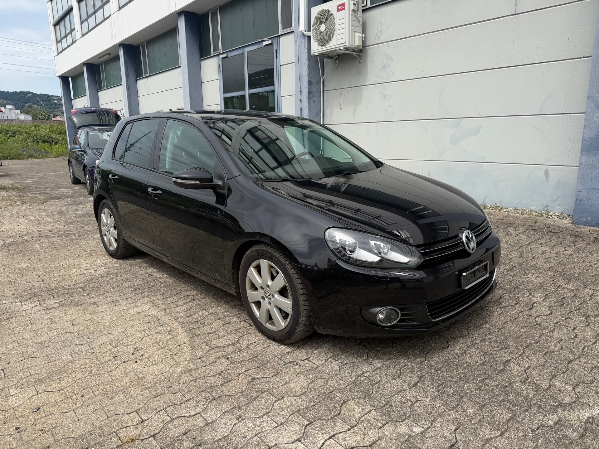 VW Golf 2.0 TDI Highline 4Motion-image-1