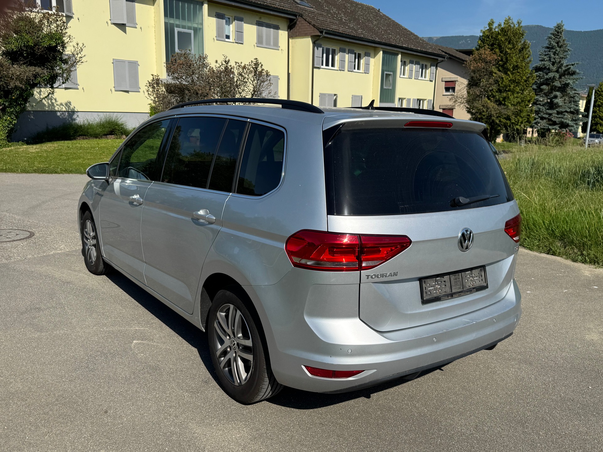 VW Touran 1.6 TDI BlueMotion Technology Trendline DSG-image-4