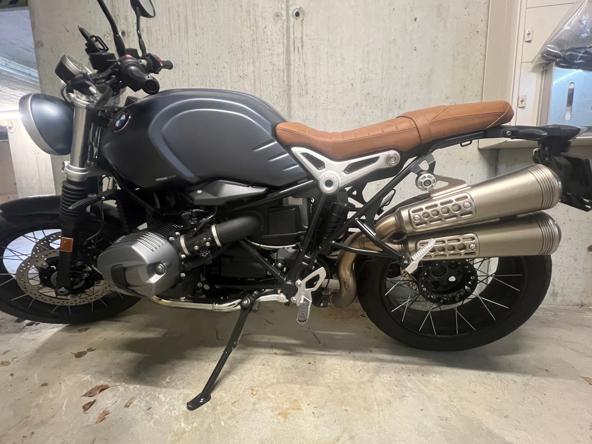 BMW R nineT Scrambler ABS-image-1