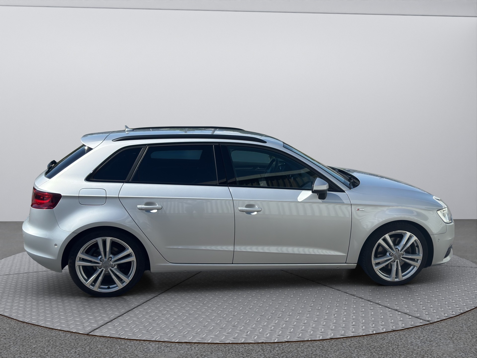 AUDI A 3 S-Line qu 1.8 TSFI-image-6
