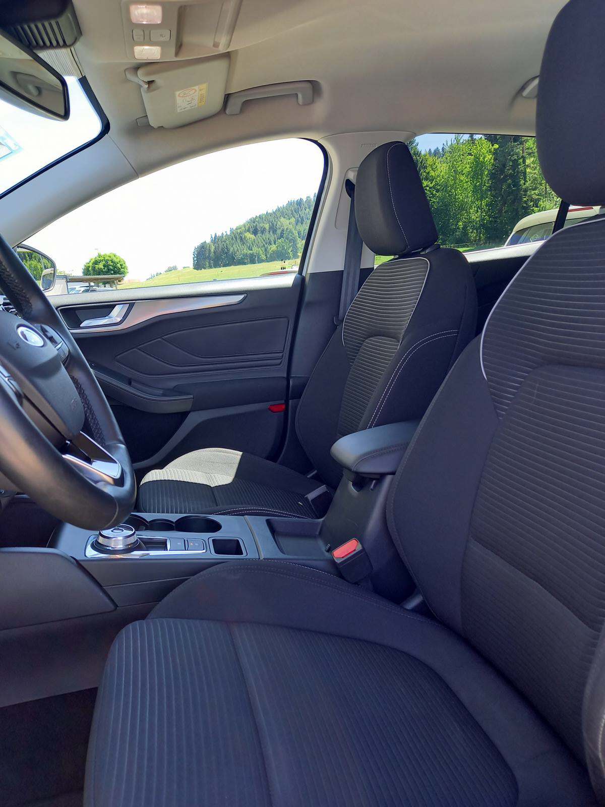 FORD Focus 1.5 TDCi Titanium Automatic-image-9