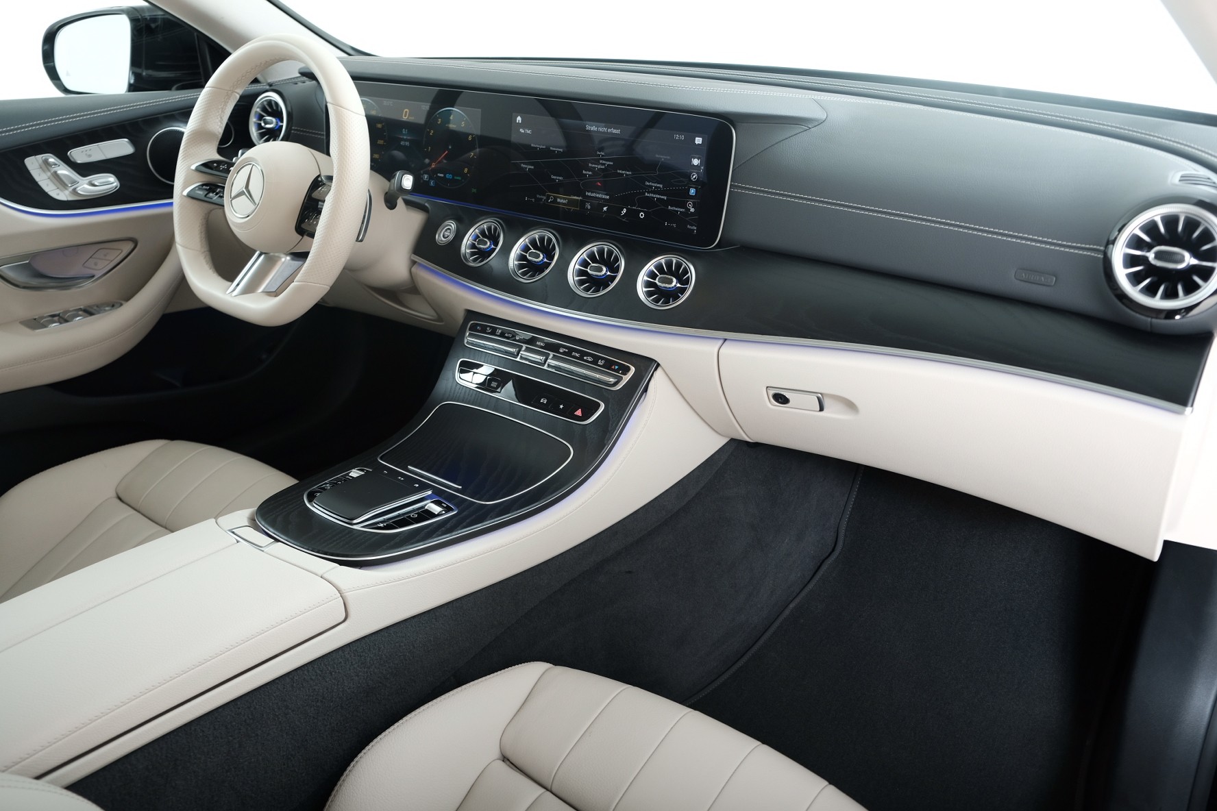 MERCEDES-BENZ E 200 Coupé 4Matic AMG Line 9G-Tronic-image-5