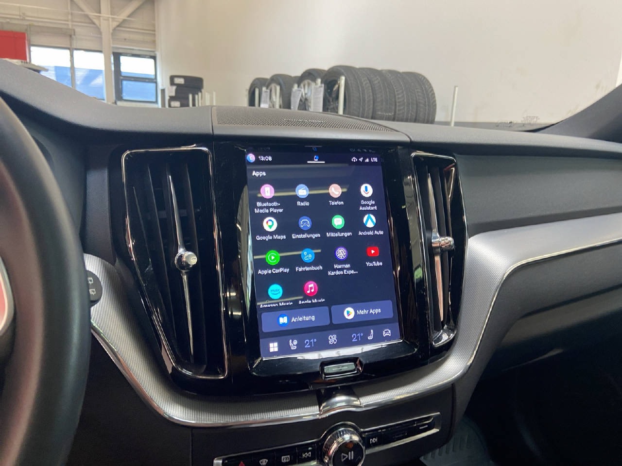 VOLVO XC60 2.0 T6 TE R-Design eAWD-image-7