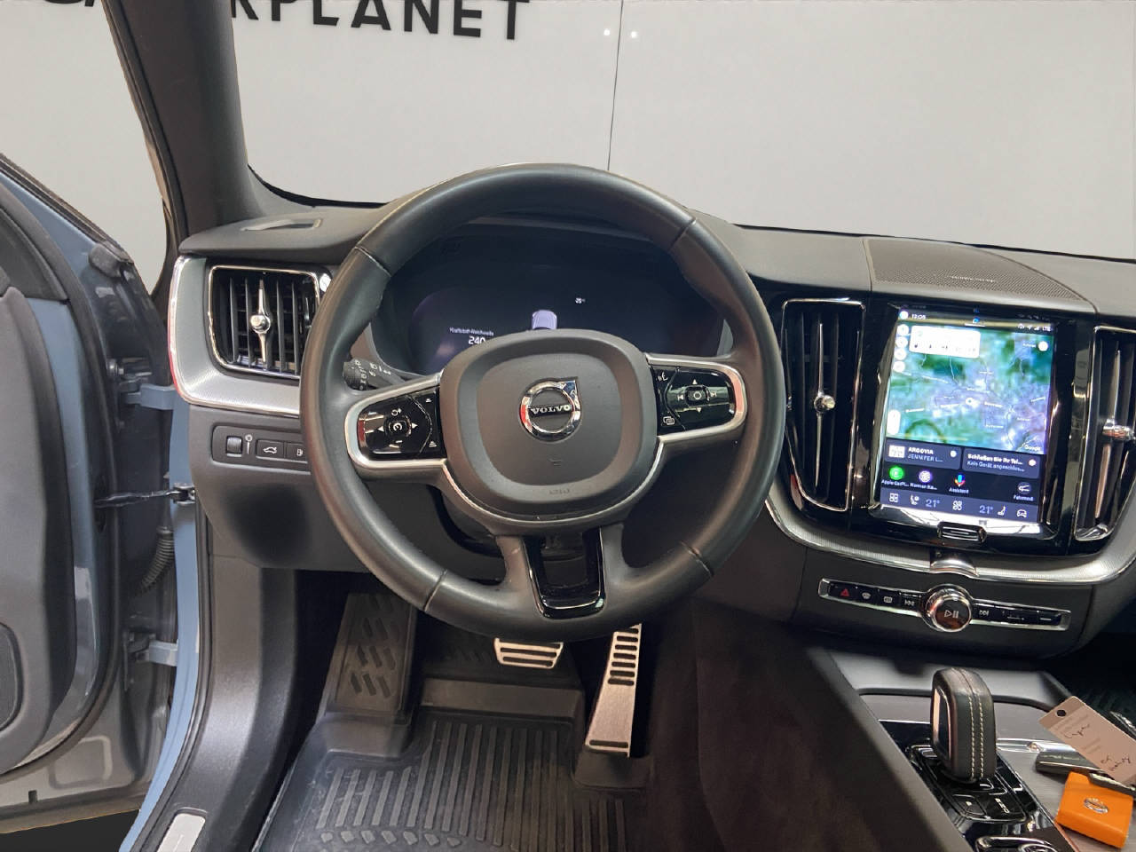 VOLVO XC60 2.0 T6 TE R-Design eAWD-image-6