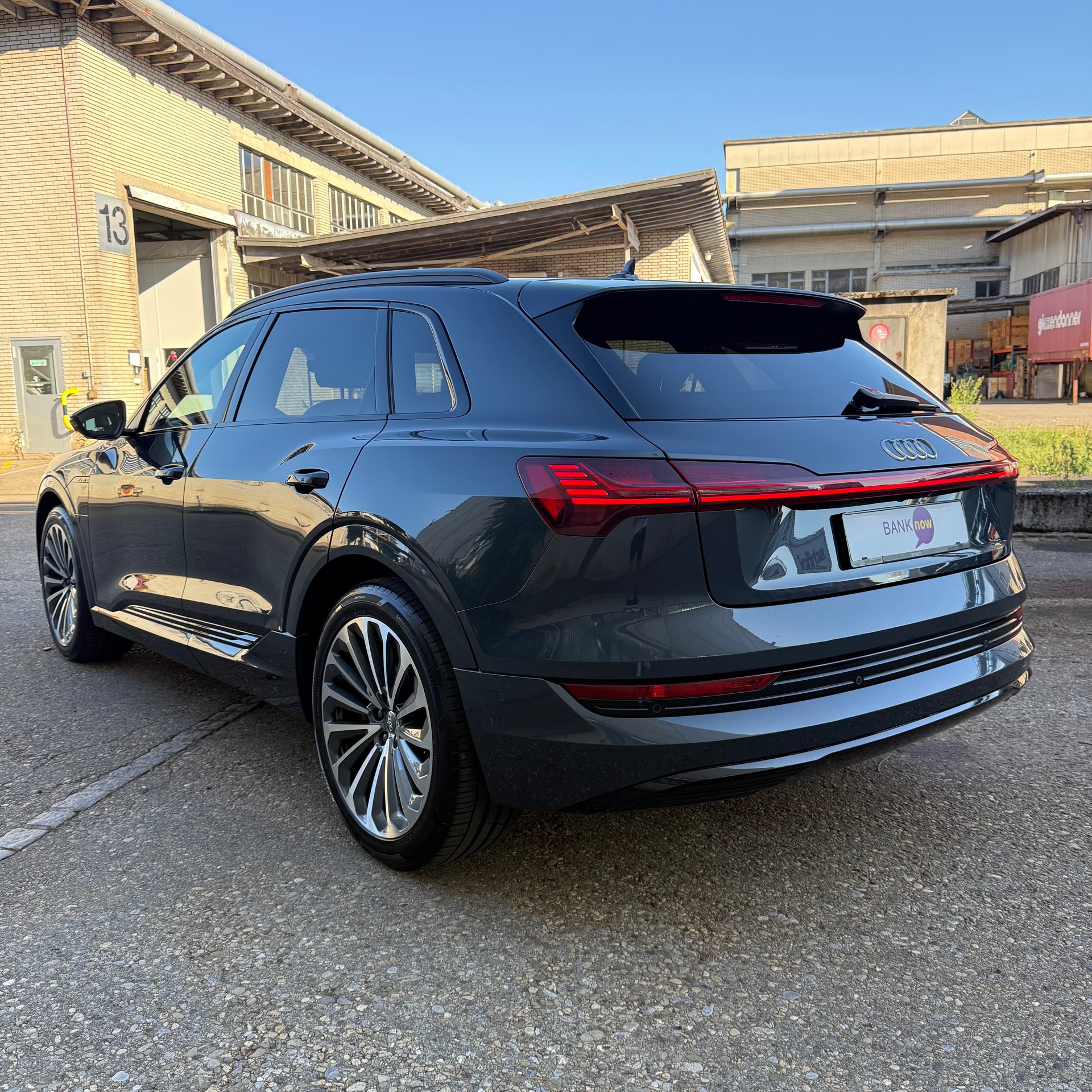 AUDI e-tron 50 S Line quattro Swiss-showroom-element-3