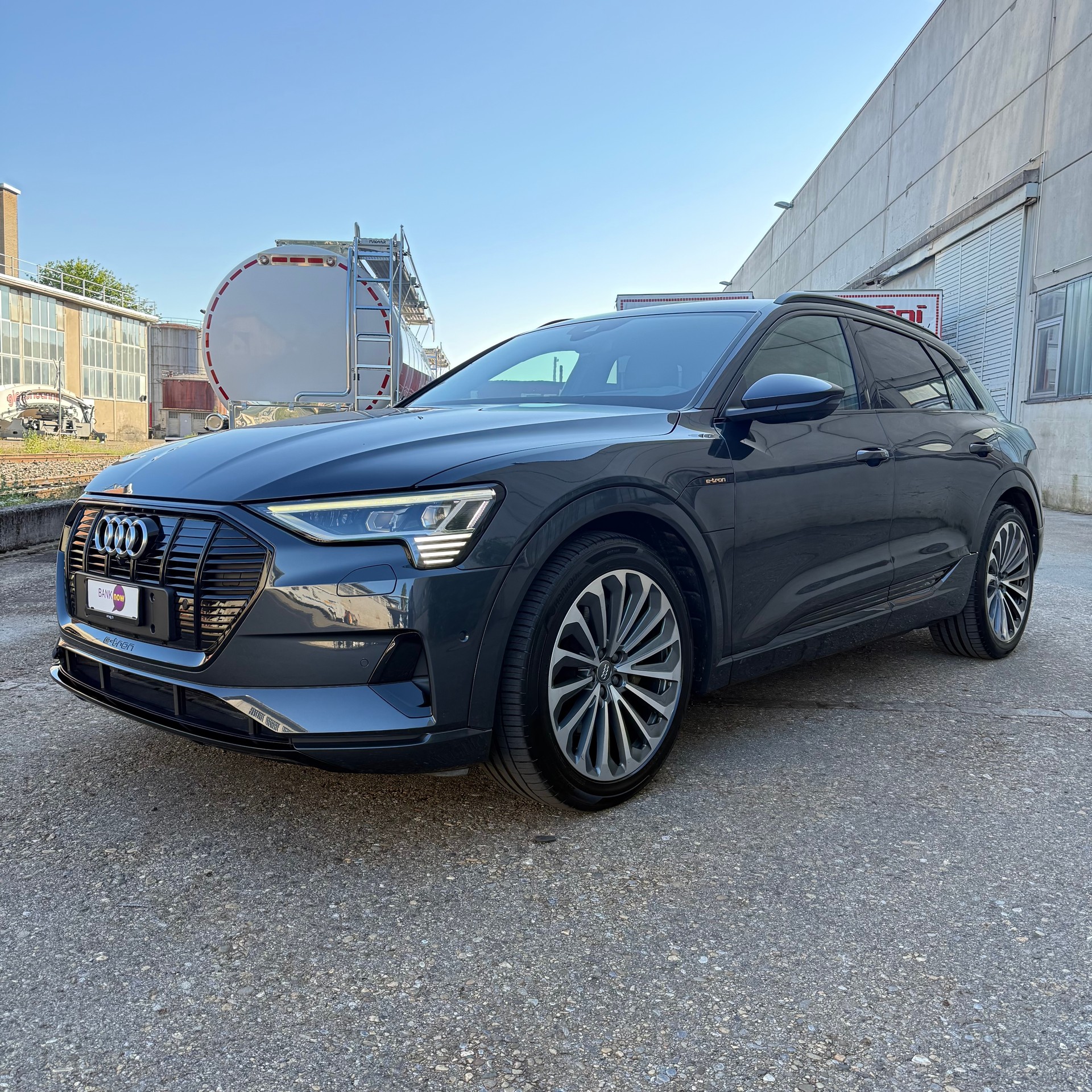 AUDI e-tron 50 S Line quattro Swiss-showroom-element-2
