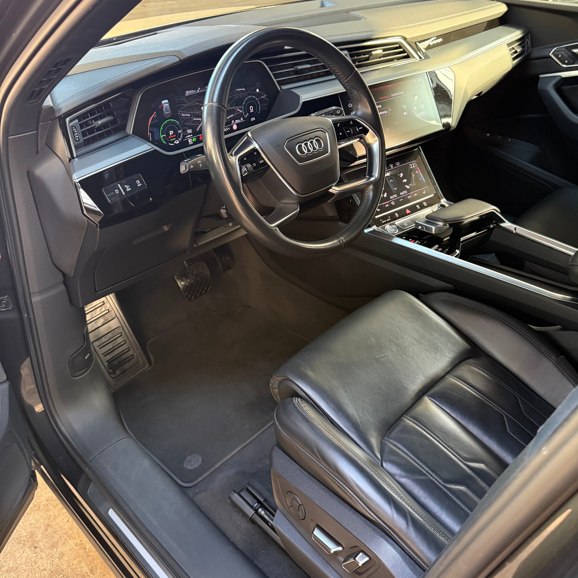 AUDI e-tron 50 S Line quattro Swiss-image-7