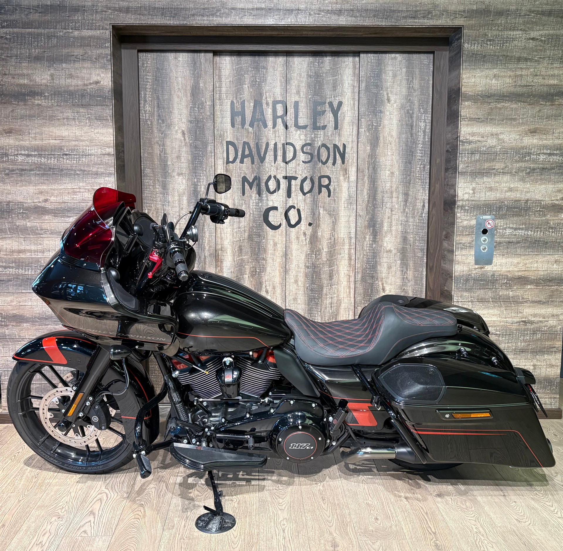 HARLEY-DAVIDSON FLTRXSE Road Glide Special 117 CVO-image-3