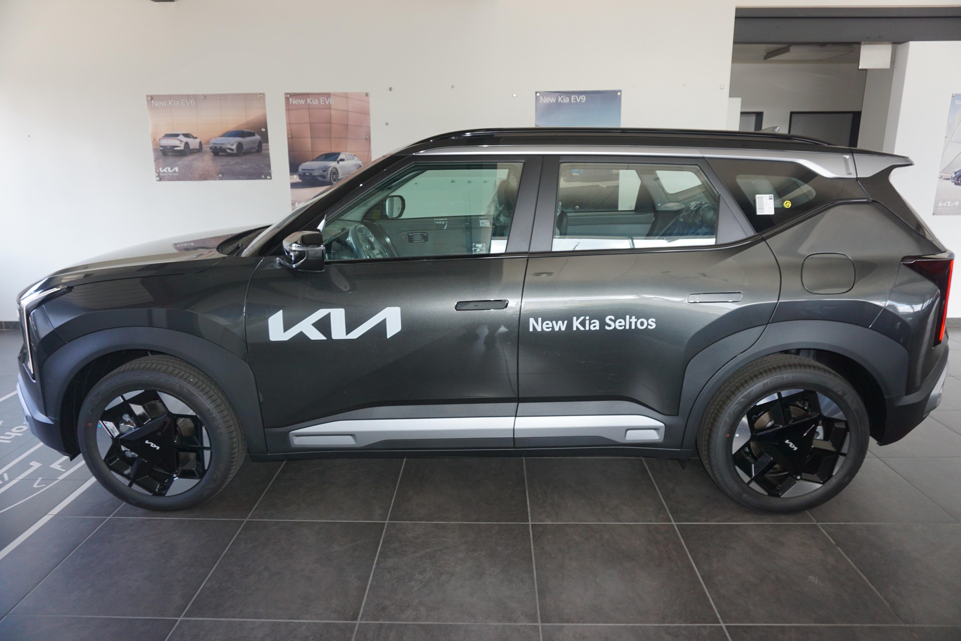 KIA Seltos 1.6 T-GDi Style-showroom-element-3