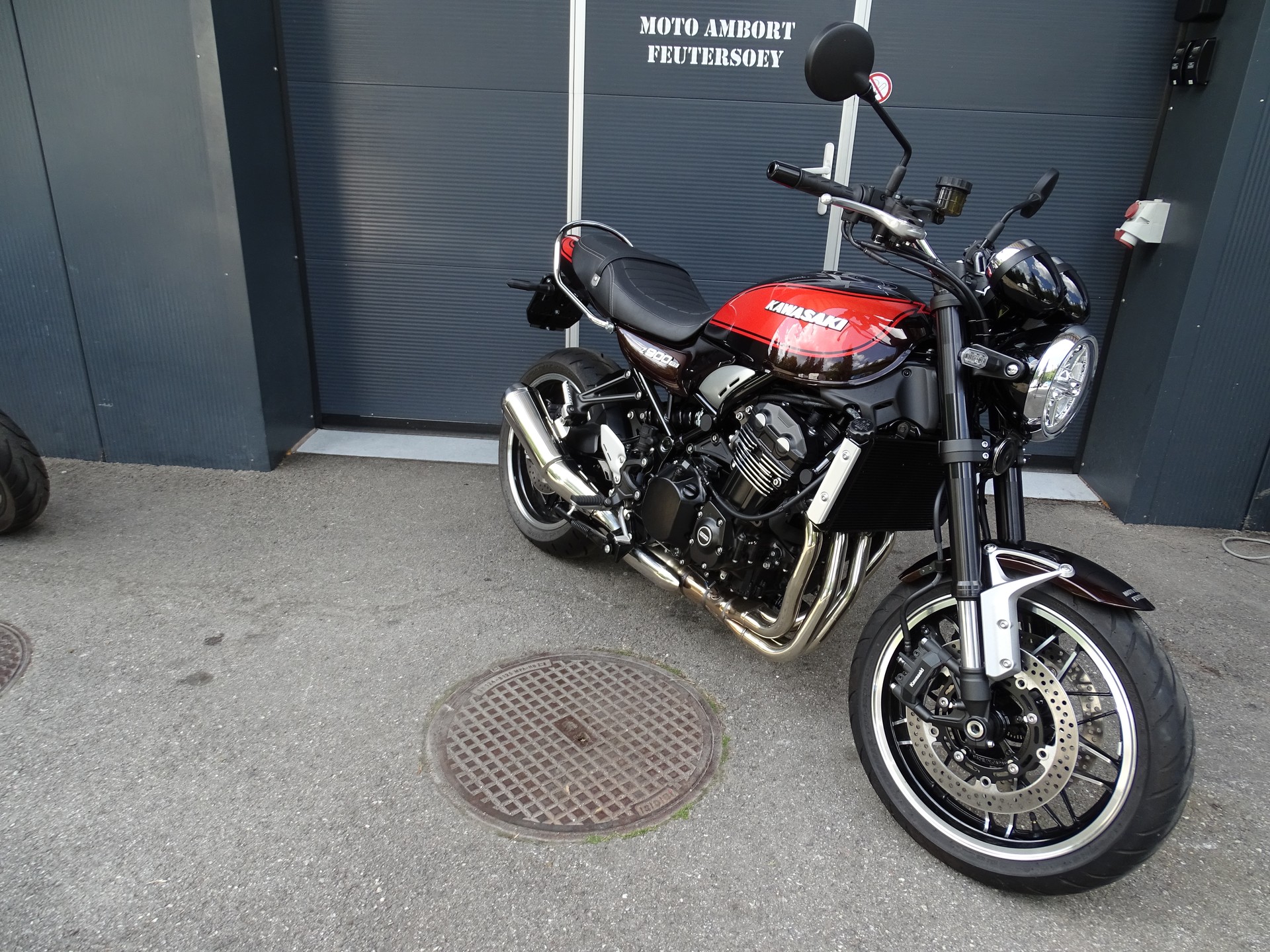 KAWASAKI Z 900 RS-image-1