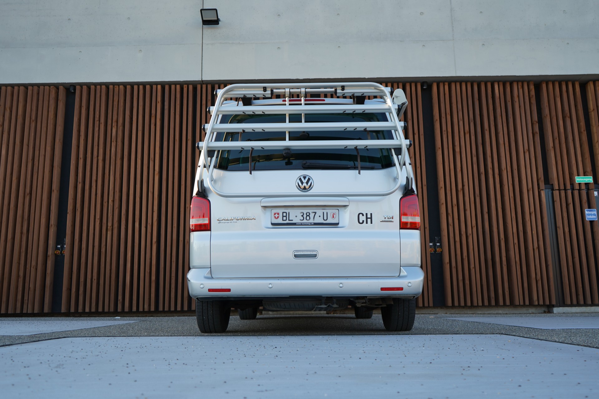 VW T5 CALIFORNIA 2.0 Bi-TDI BEACH 4MOTION l 140 PS-image-17