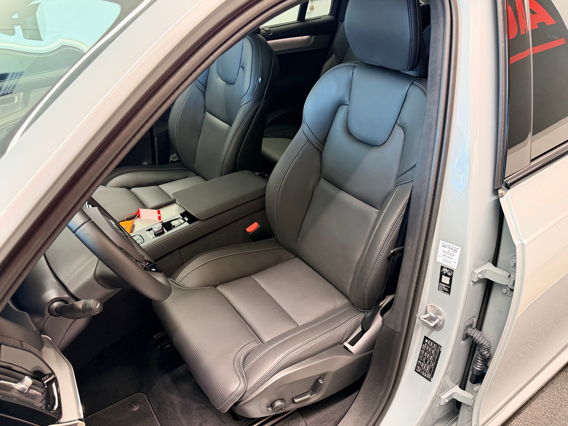 VOLVO XC90 T8 eAWD PluginHybrid Black Edition Geartronic-image-15