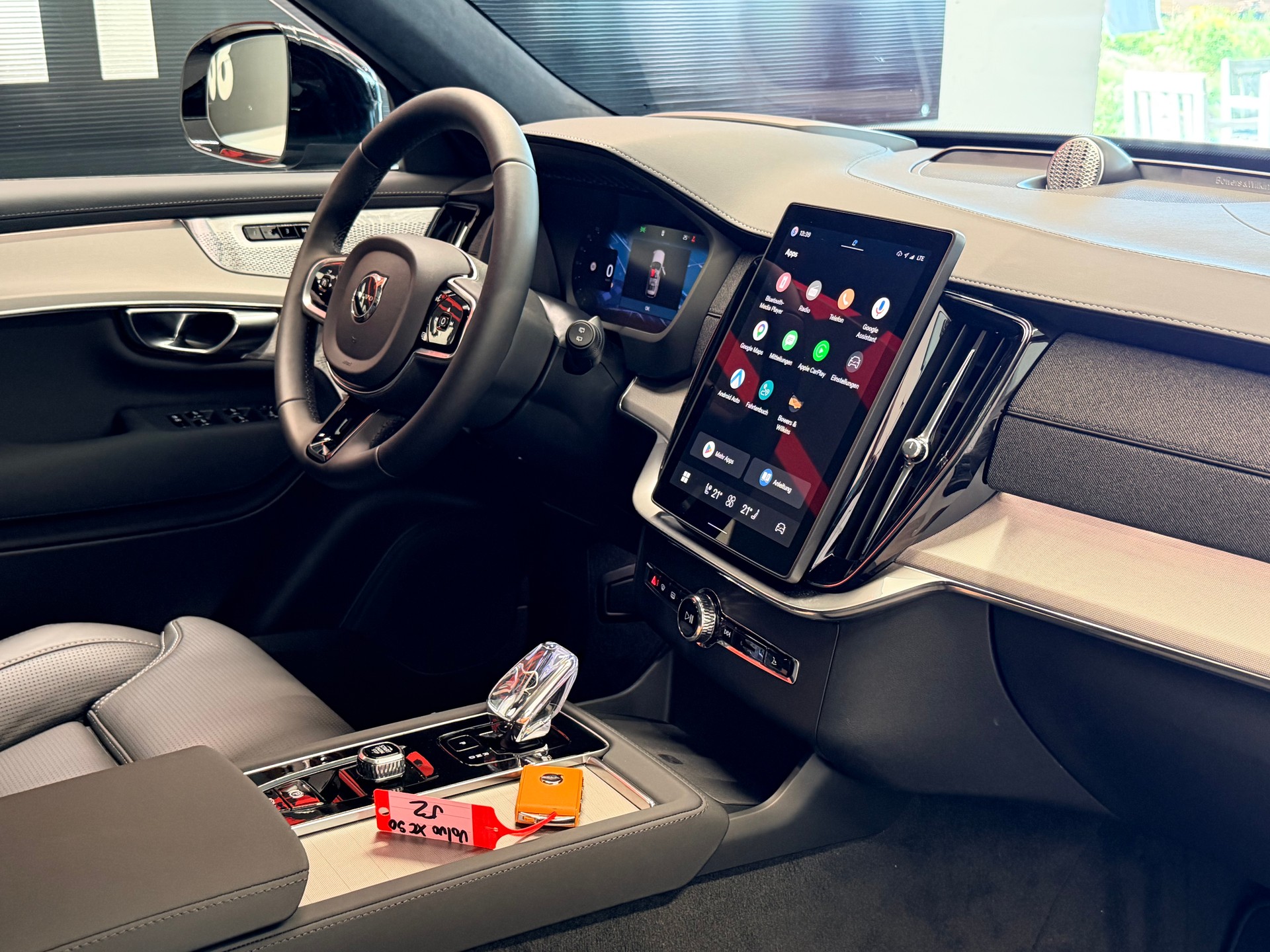 VOLVO XC90 T8 eAWD PluginHybrid Black Edition Geartronic-image-22