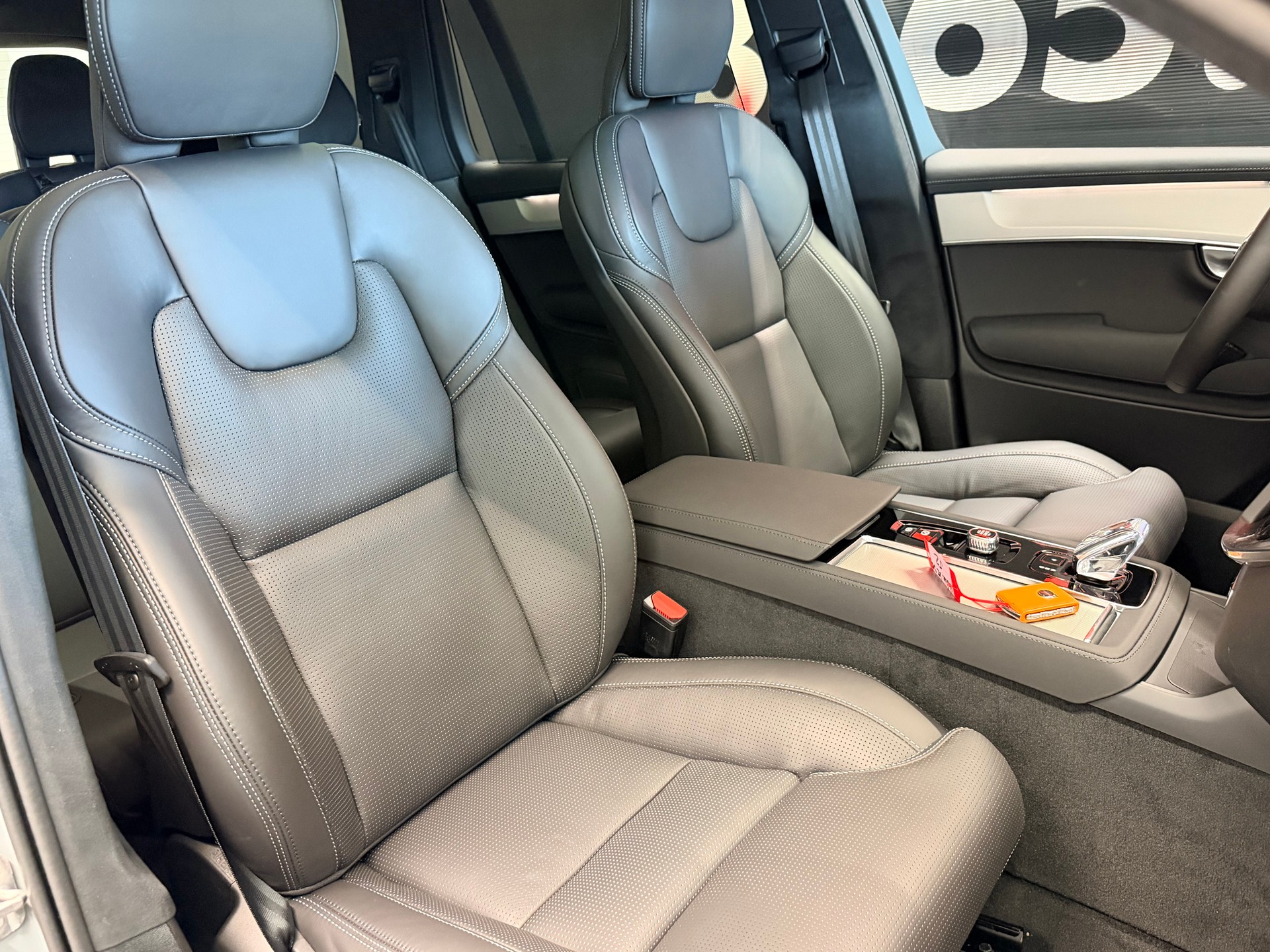 VOLVO XC90 T8 eAWD PluginHybrid Black Edition Geartronic-image-24