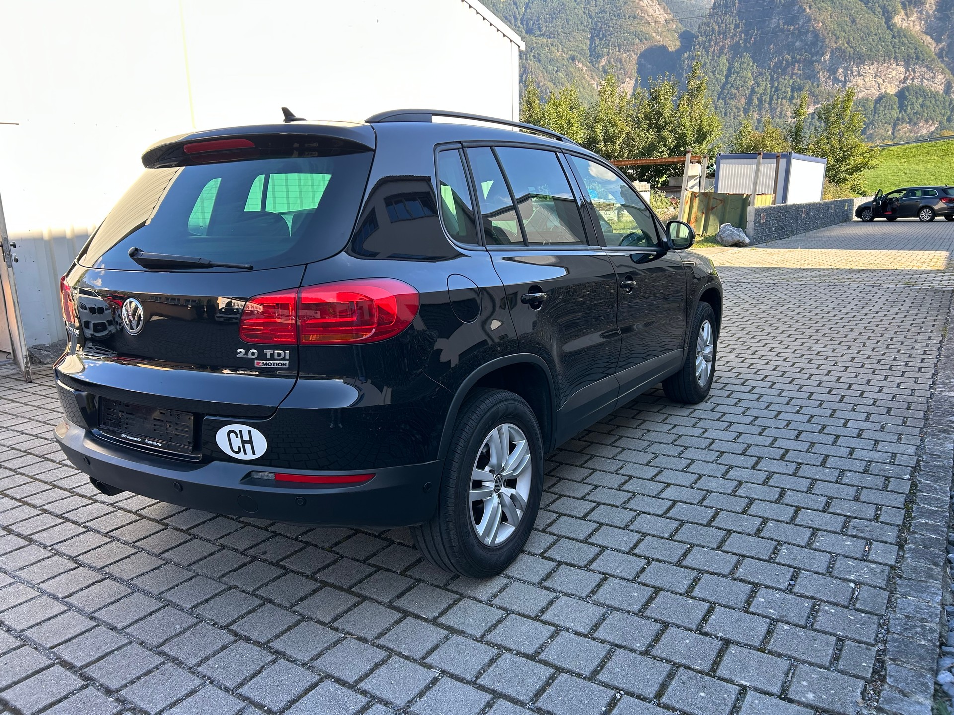 VW Tiguan 2.0 TDI BlueMotion Sport&Style 4Motion DSG-image-3