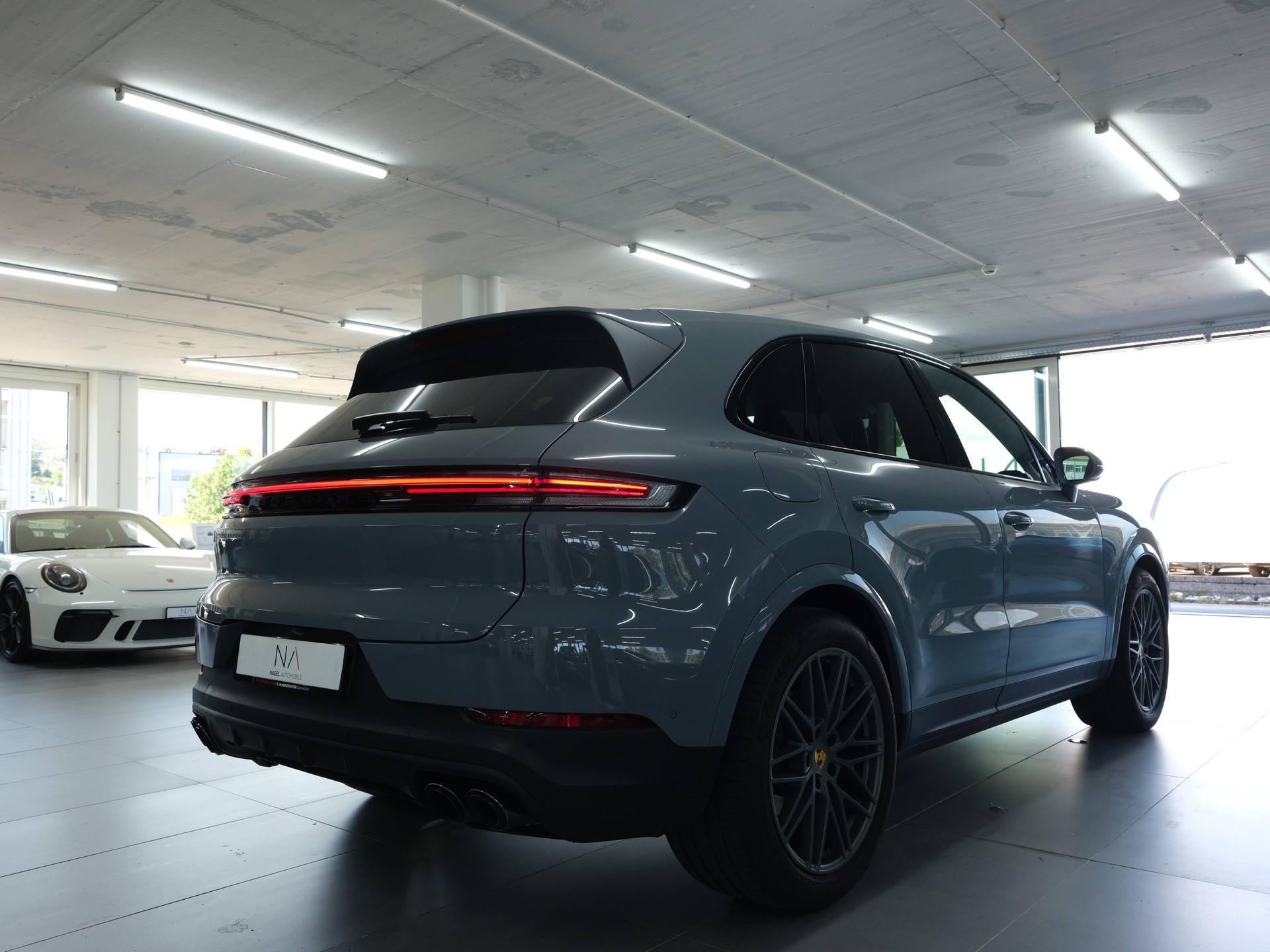PORSCHE Cayenne Tiptronic *Porsche Aproved* *Panorama* *Sport Chrono*-showroom-element-2