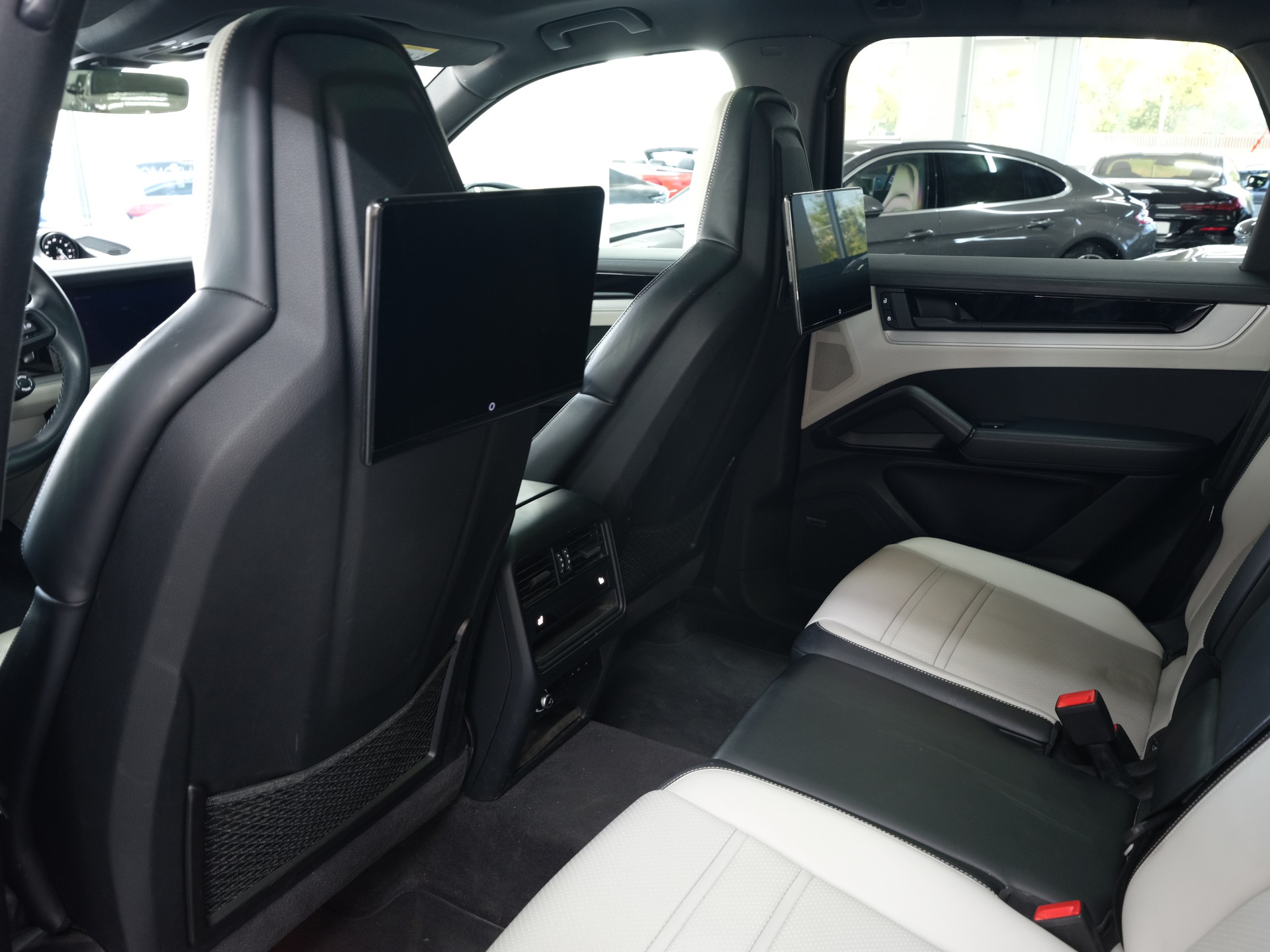 PORSCHE Cayenne Tiptronic *Porsche Aproved* *Panorama* *Sport Chrono*-image-31