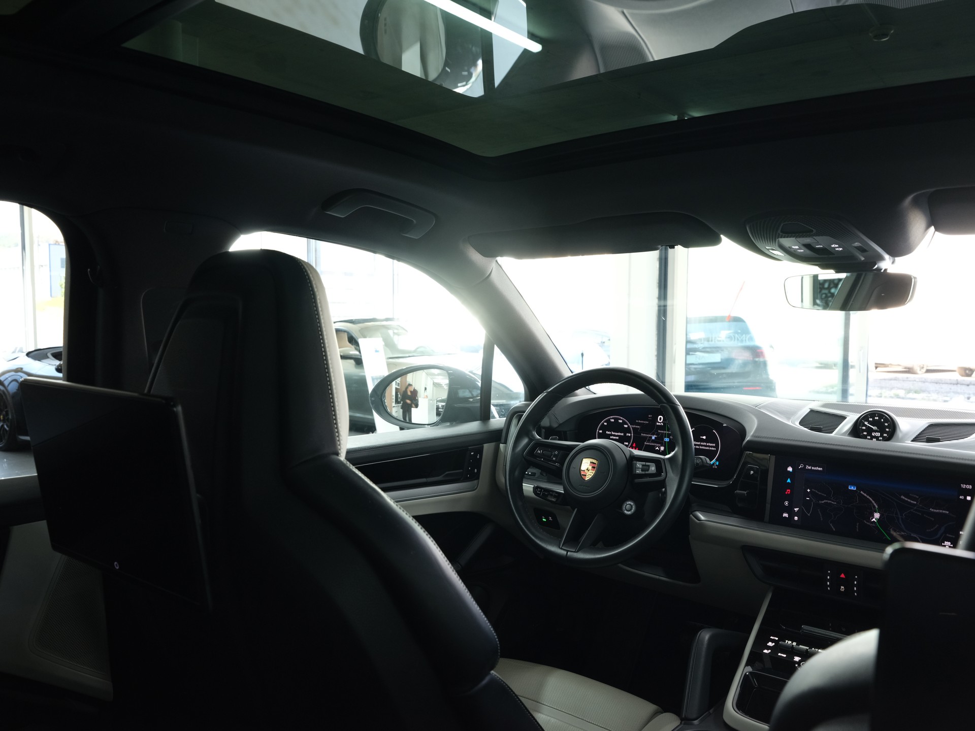 PORSCHE Cayenne Tiptronic *Porsche Aproved* *Panorama* *Sport Chrono*-image-25