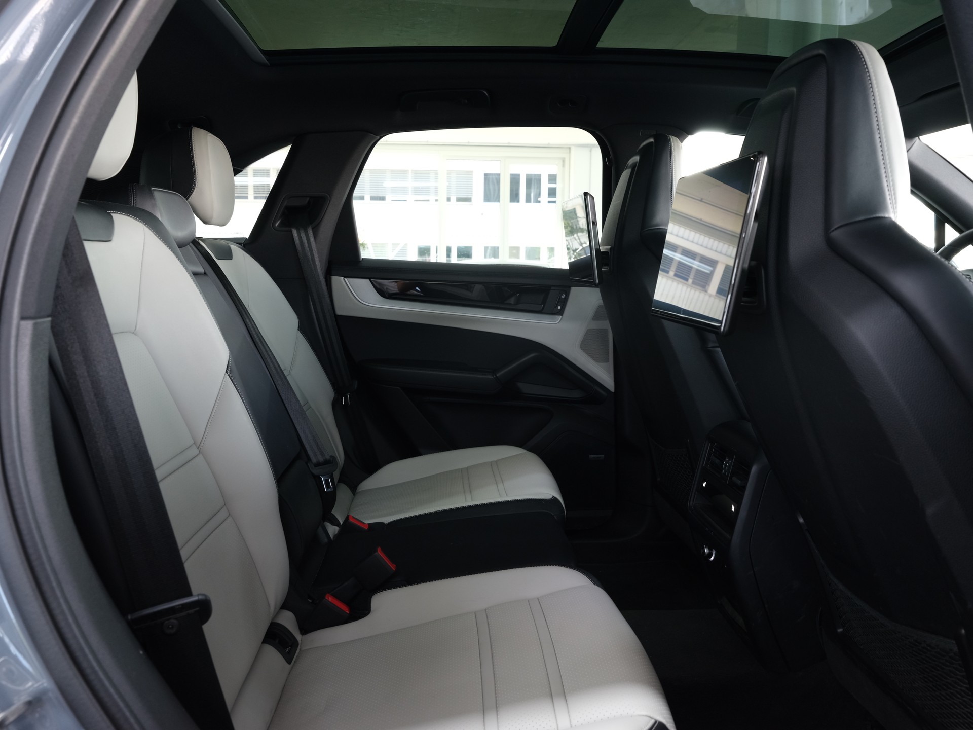 PORSCHE Cayenne Tiptronic *Porsche Aproved* *Panorama* *Sport Chrono*-image-24