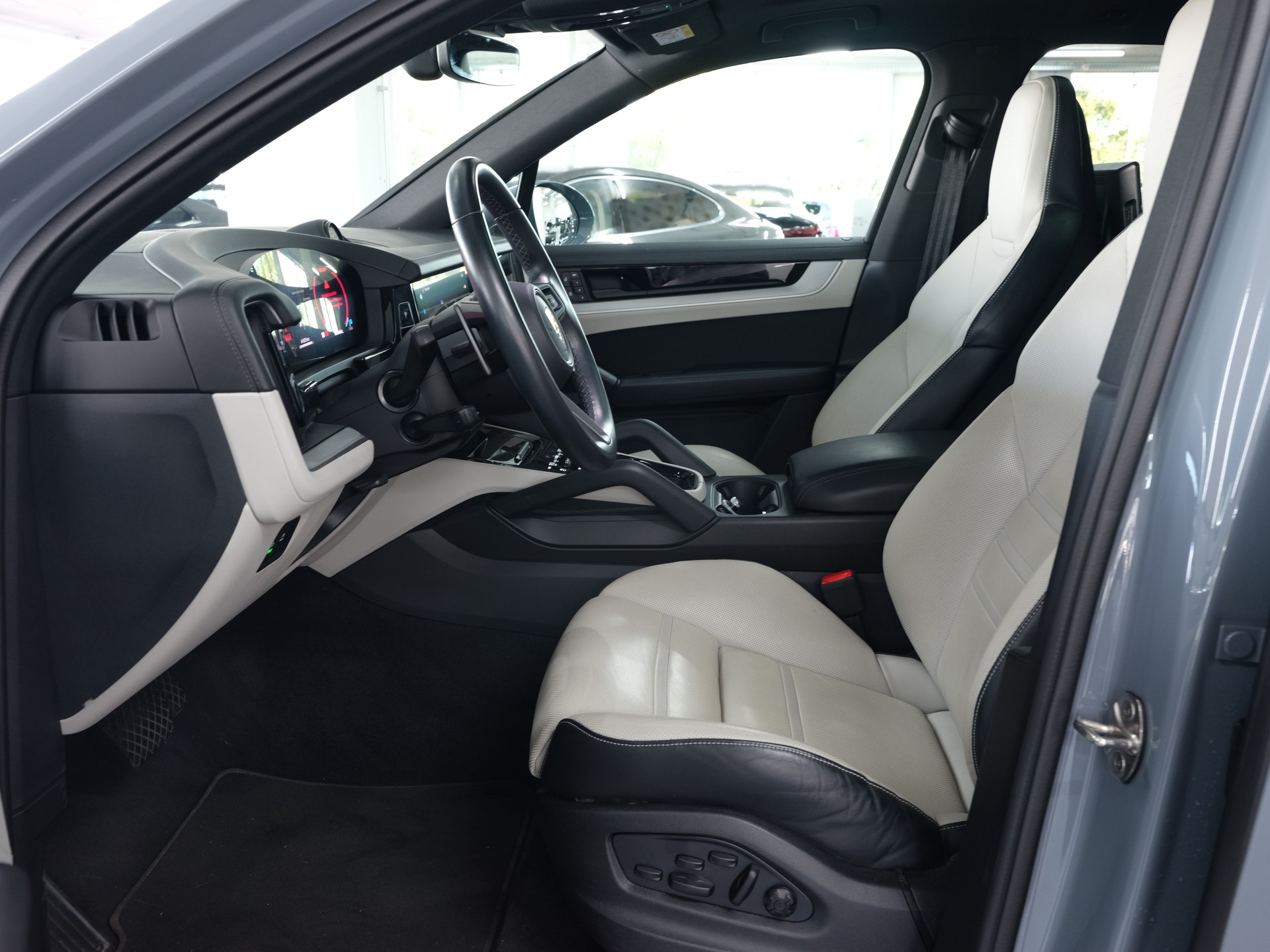 PORSCHE Cayenne Tiptronic *Porsche Aproved* *Panorama* *Sport Chrono*-image-15