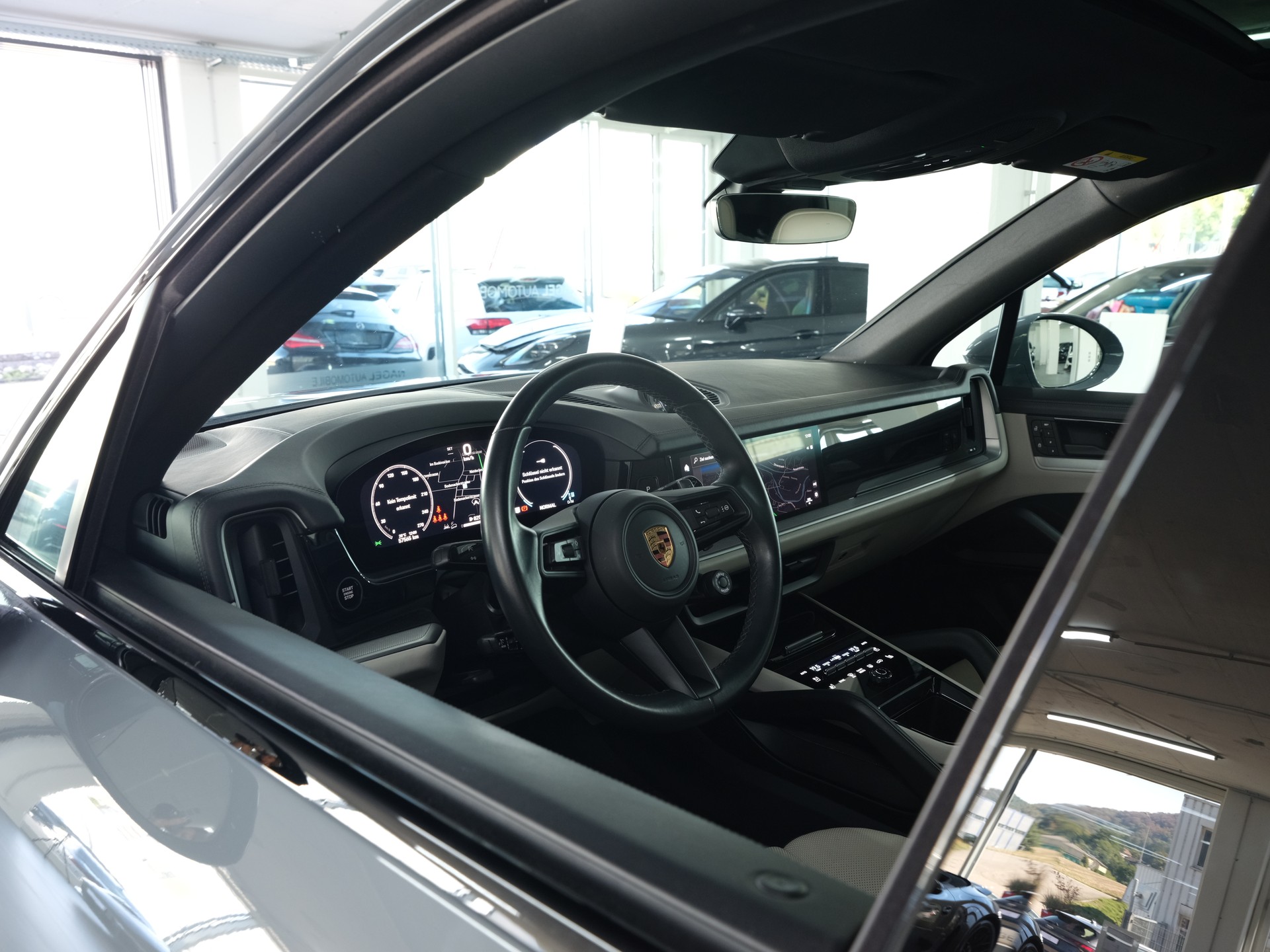 PORSCHE Cayenne Tiptronic *Porsche Aproved* *Panorama* *Sport Chrono*-image-17