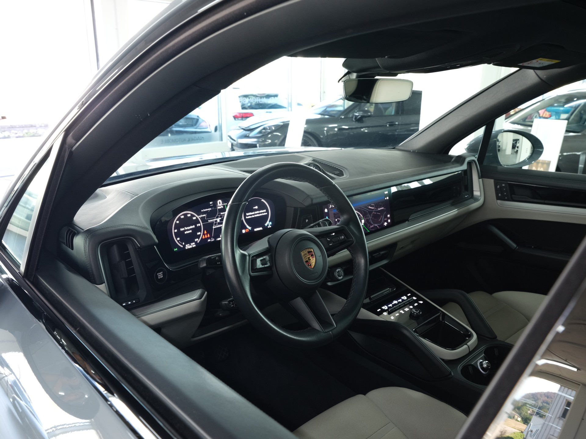 PORSCHE Cayenne Tiptronic *Porsche Aproved* *Panorama* *Sport Chrono*-image-16