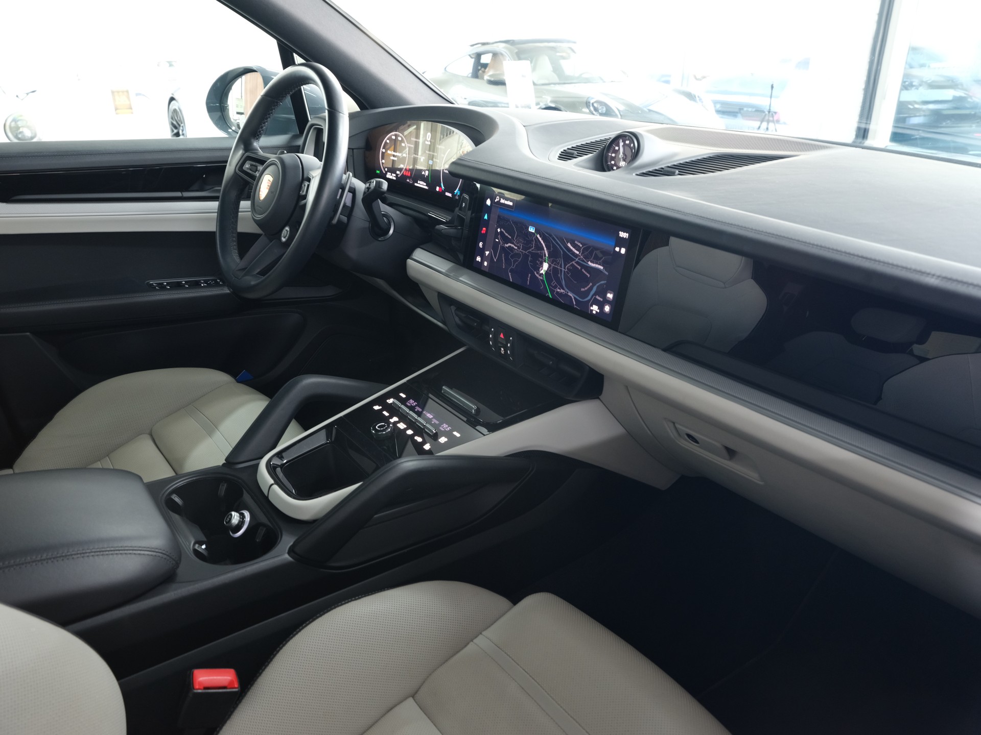 PORSCHE Cayenne Tiptronic *Porsche Aproved* *Panorama* *Sport Chrono*-image-22