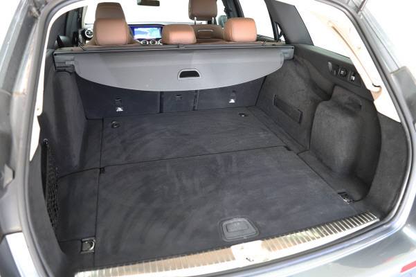 MERCEDES-BENZ E 400 AMG Line 4 Matic-image-10