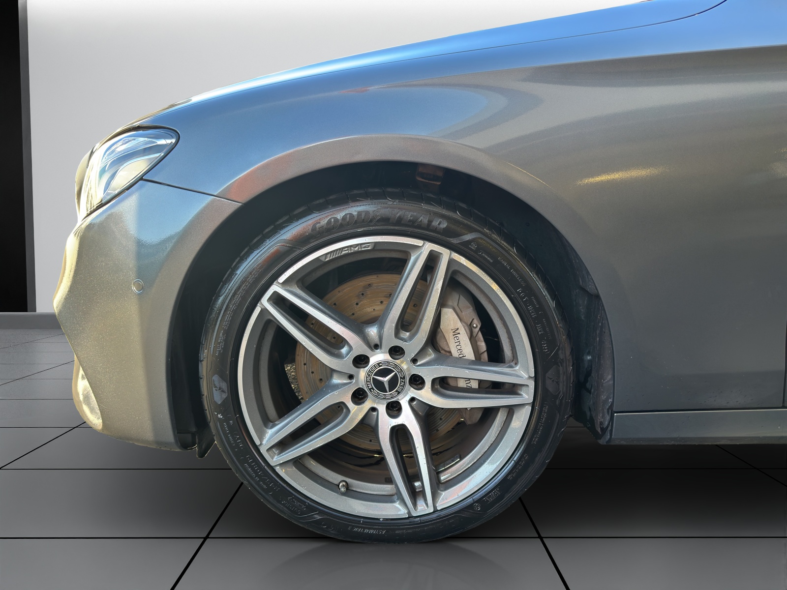 MERCEDES-BENZ E 400 AMG Line 4 Matic-image-5