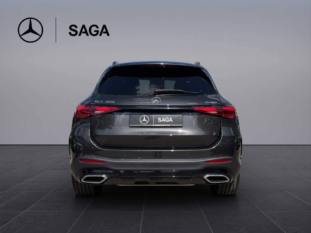 MERCEDES-BENZ GLC 300 AMG Line 4matic-image-4