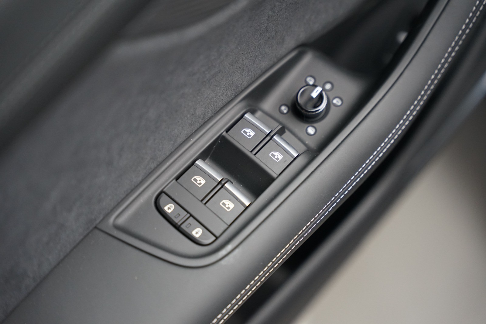 AUDI Q8 SUV TFSI e quattro 360 kW tiptronic-image-10