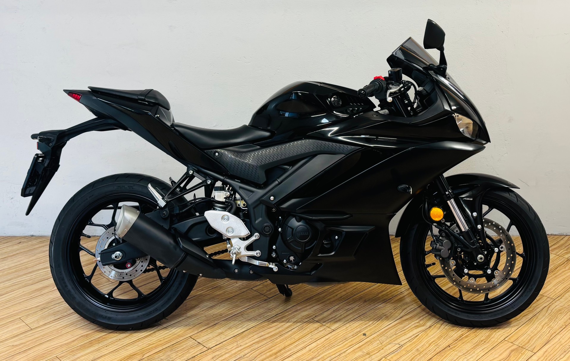 YAMAHA YZF-R3-image-1