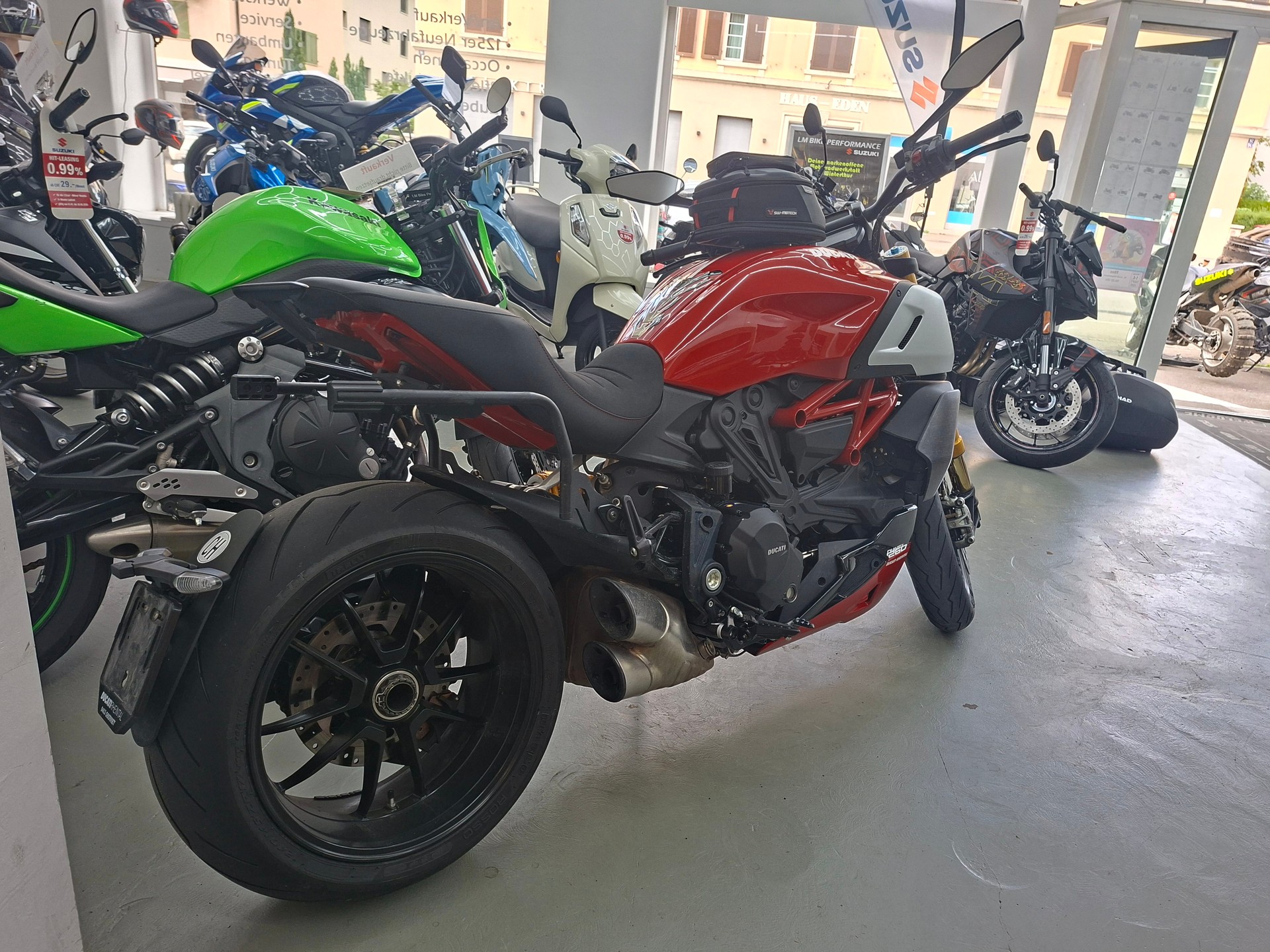 DUCATI Diavel 1260 S-showroom-element-2