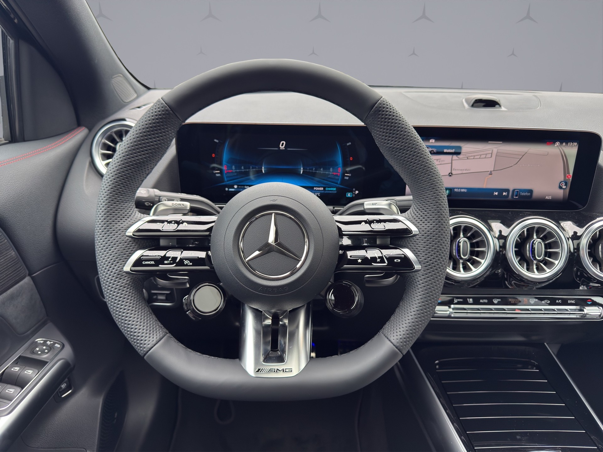 MERCEDES-BENZ GLA-Klasse H247 GLA 35 AMG 4matic-image-11