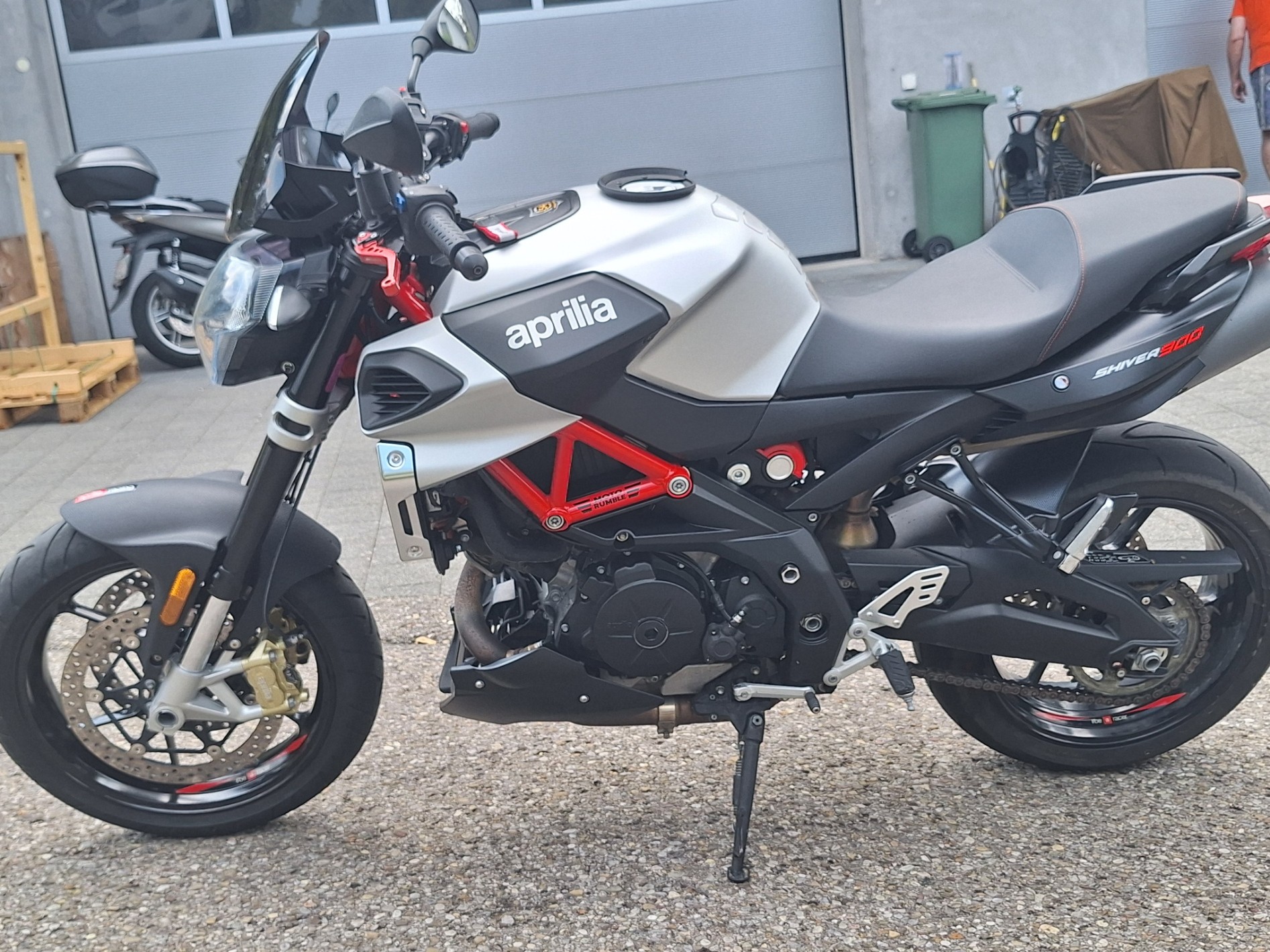APRILIA SL 900 Shiver ABS-image-3