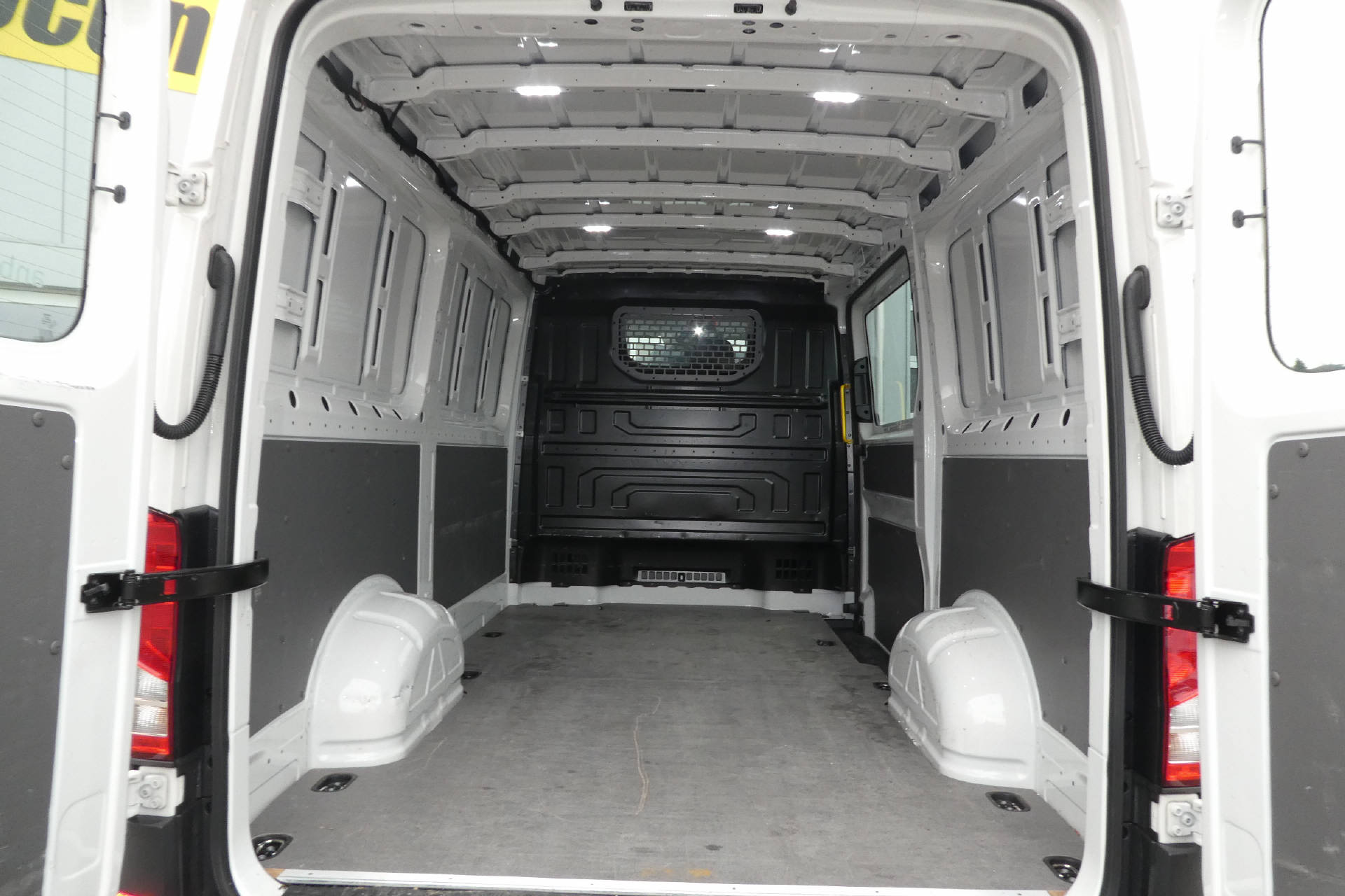 VW Crafter 35 Kaw. 3640 2.0 TDI 140 L3*140PS*Navi*Rückfahrkamera*-image-4