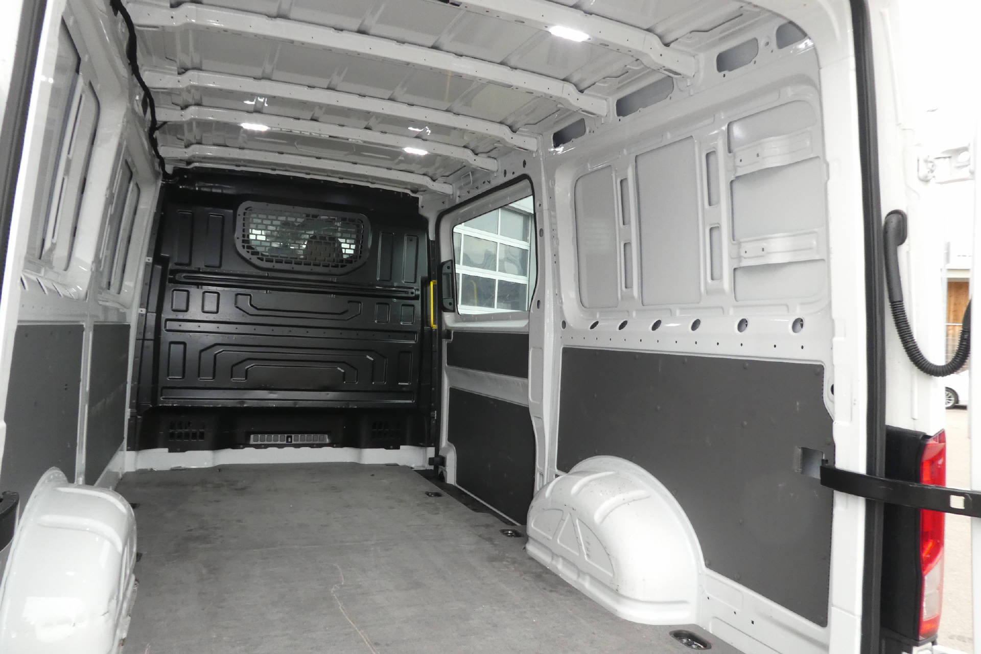 VW Crafter 35 Kaw. 3640 2.0 TDI 140 L3*140PS*Navi*Rückfahrkamera*-image-5