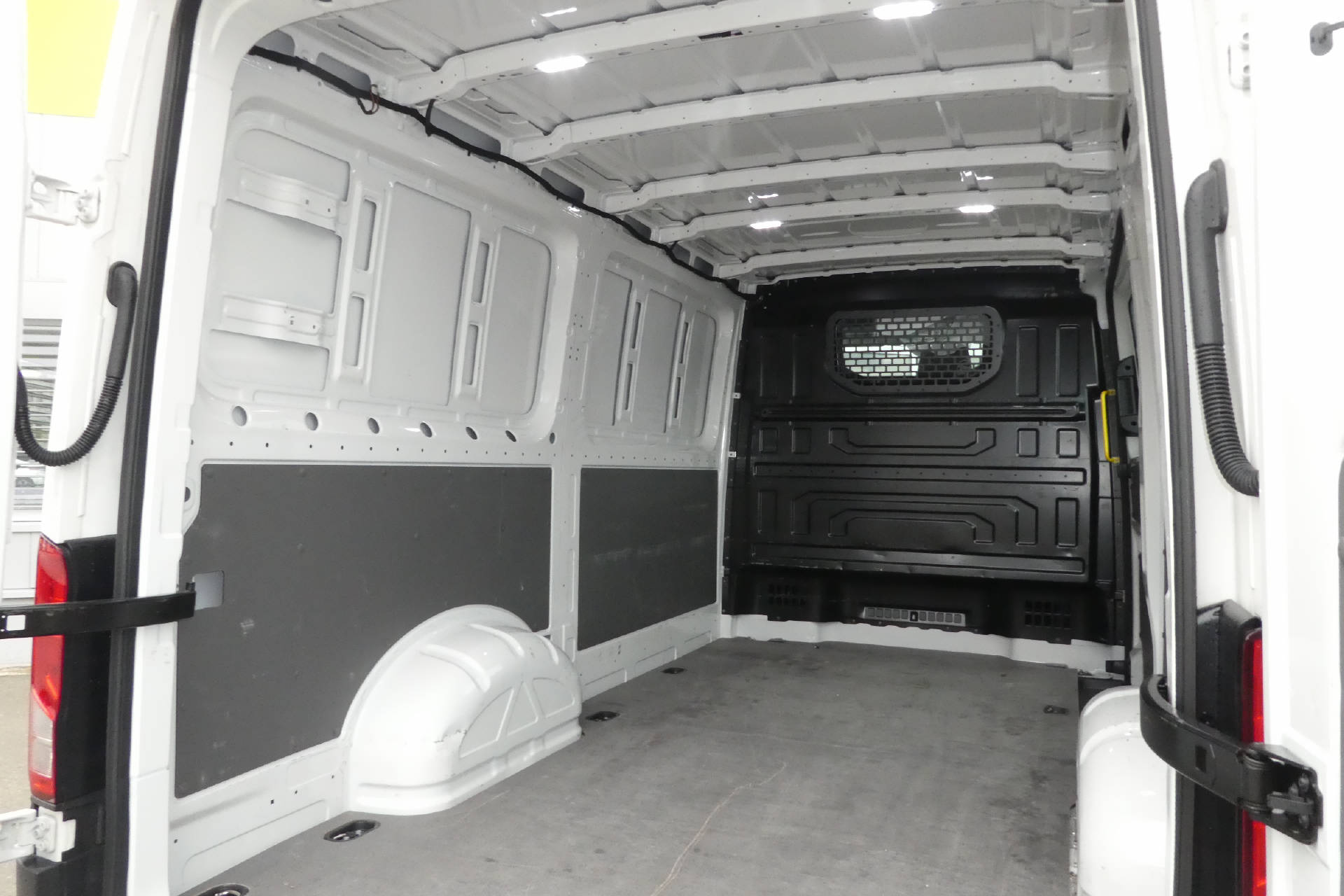 VW Crafter 35 Kaw. 3640 2.0 TDI 140 L3*140PS*Navi*Rückfahrkamera*-image-6
