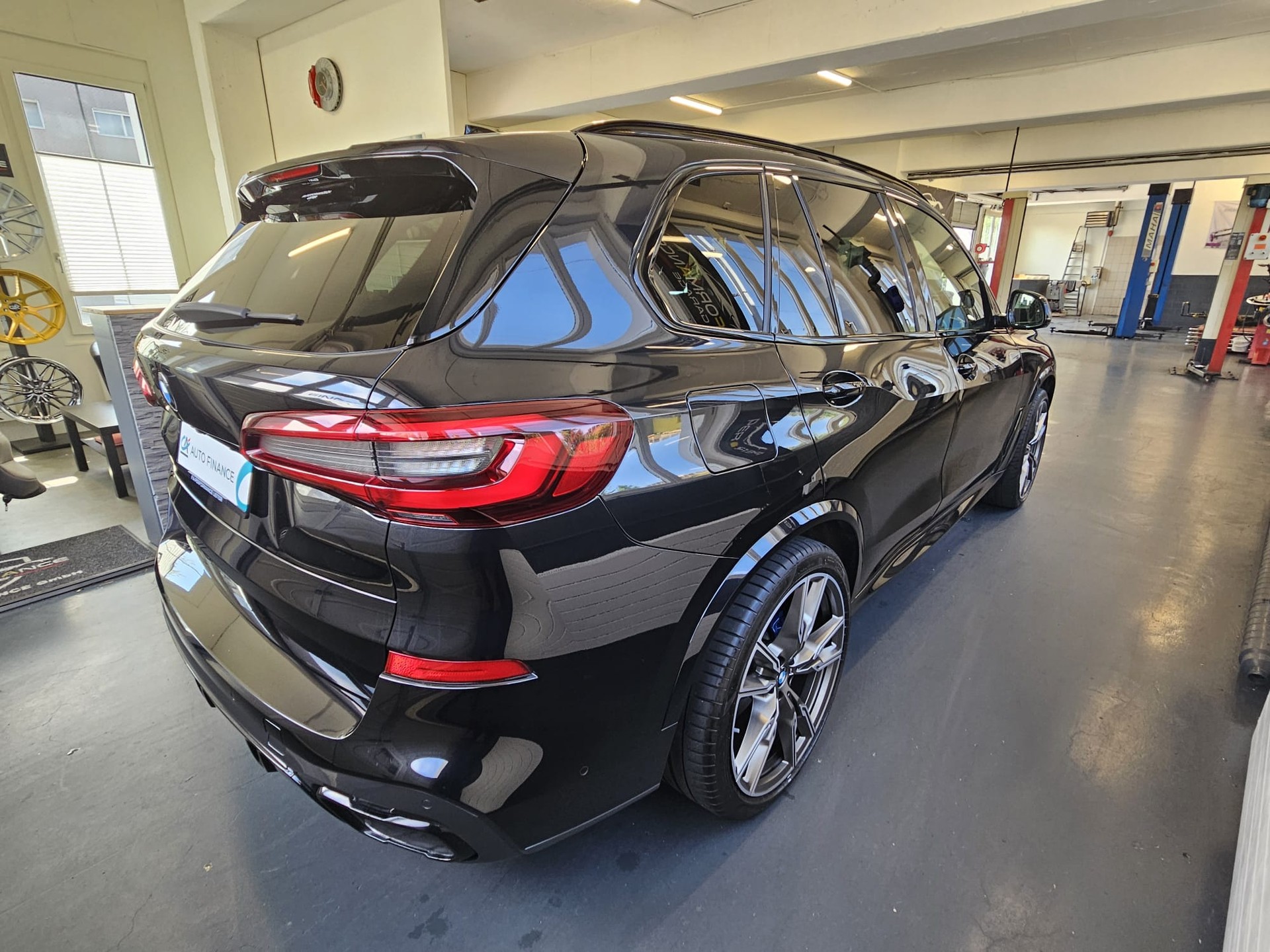 BMW X5 xDrive M50i Steptronic-image-11
