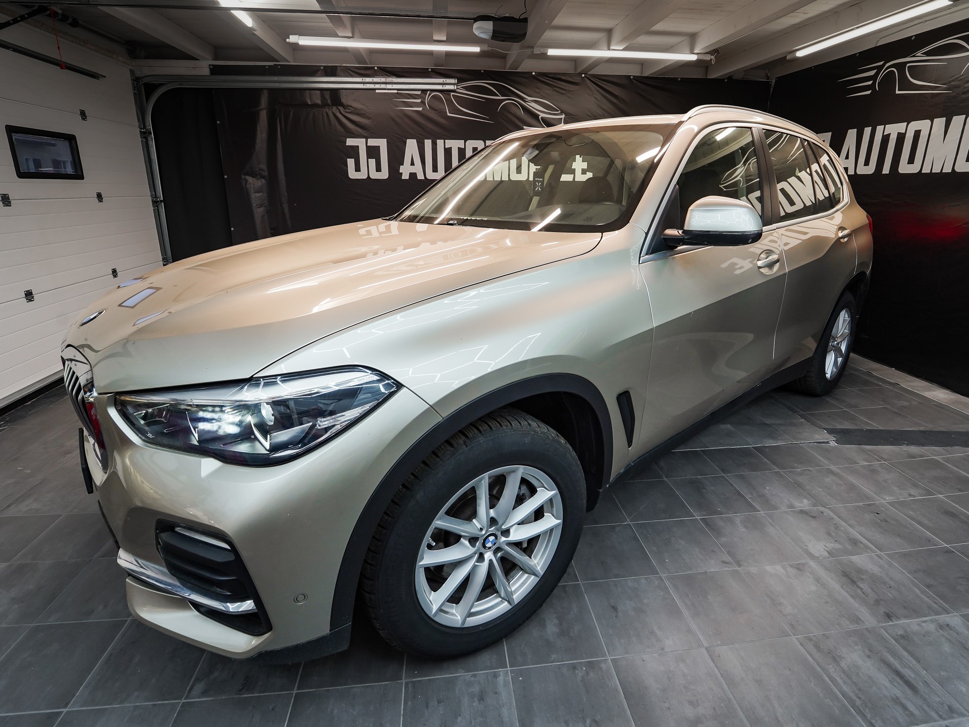 BMW X5 xDrive 30d Steptronic-showroom-element-2